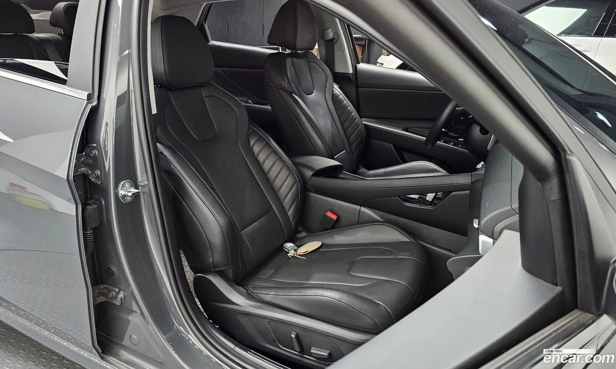 Hyundai Elantra 2023 — 3