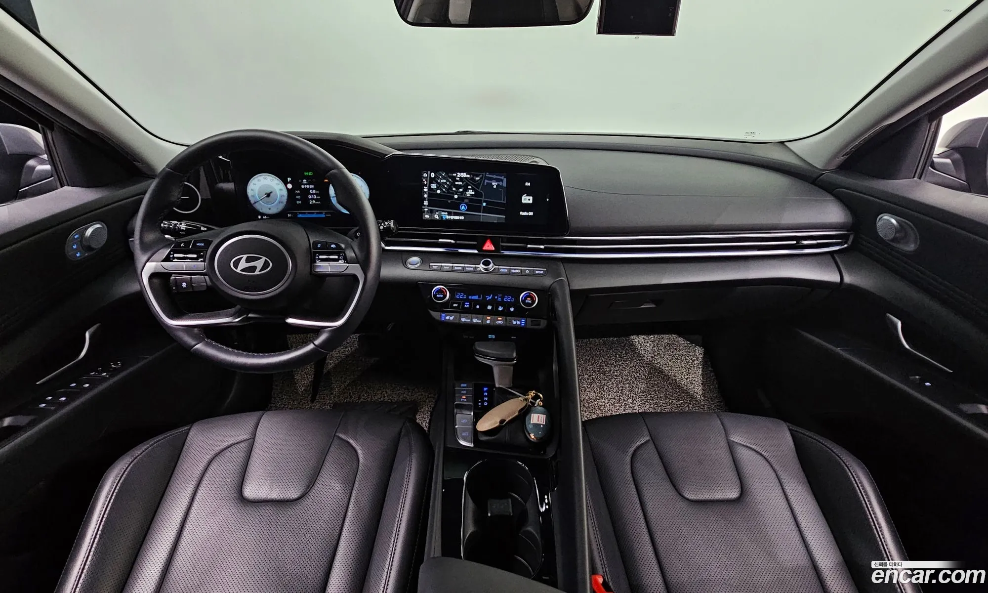 Hyundai Elantra 2023 — 4