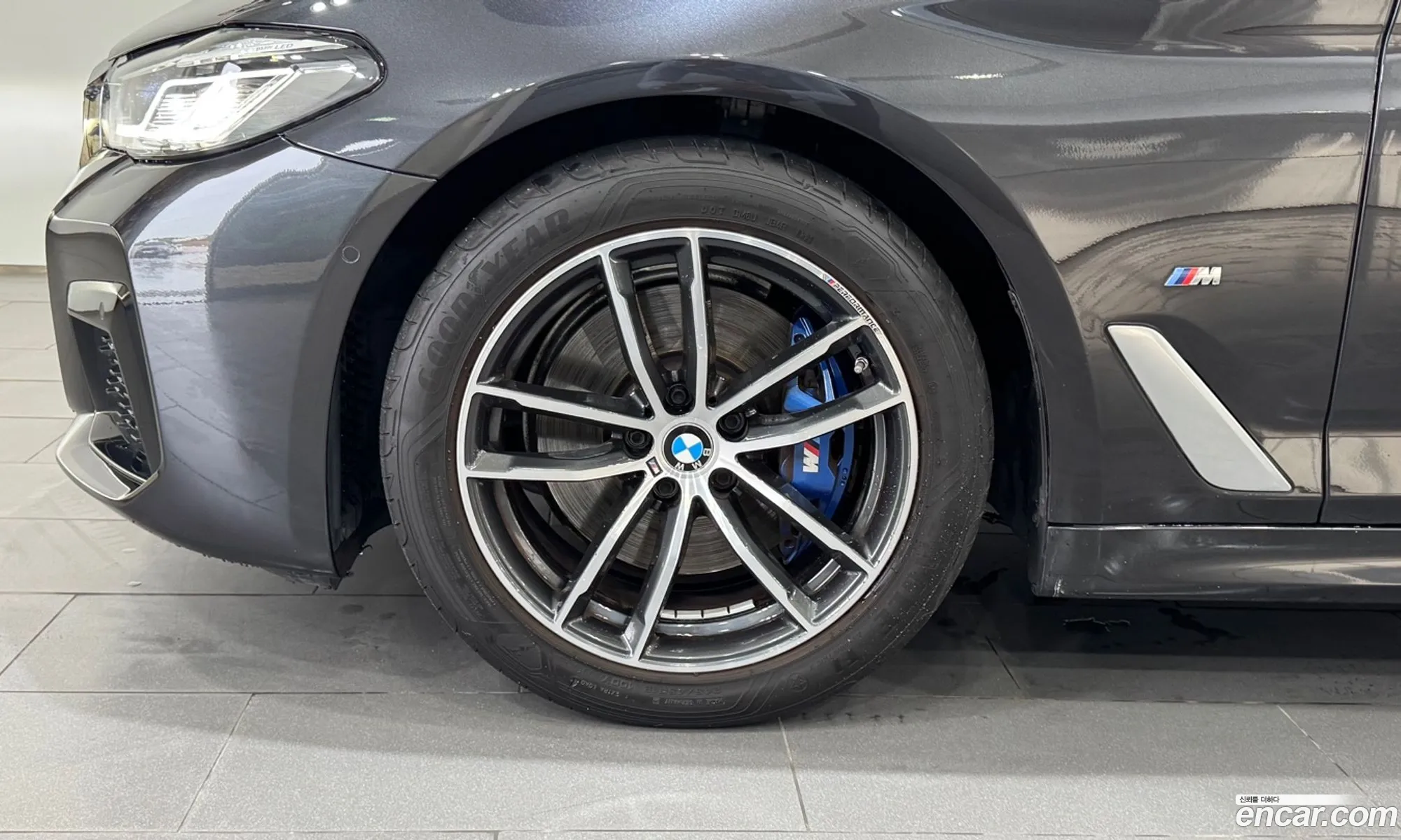 BMW 5 Series 2023 — 17