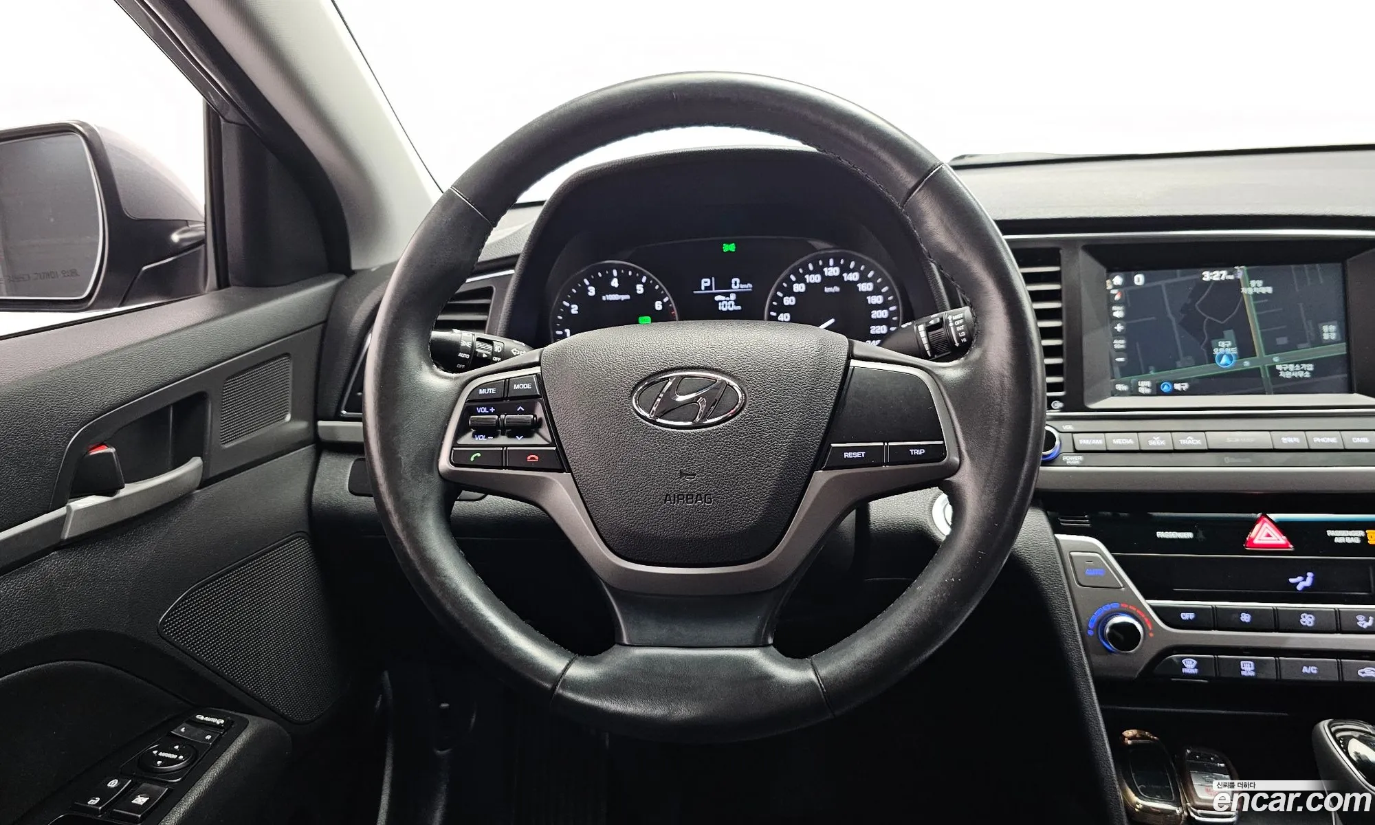 Hyundai Elantra AD 2016 — 25