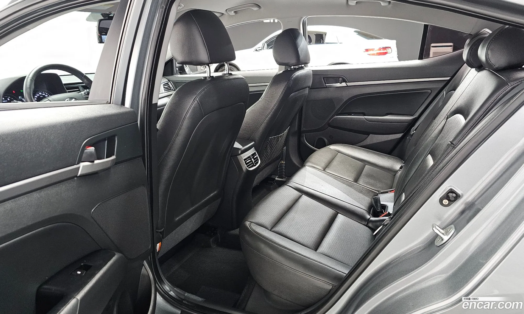 Hyundai Elantra AD 2016 — 28