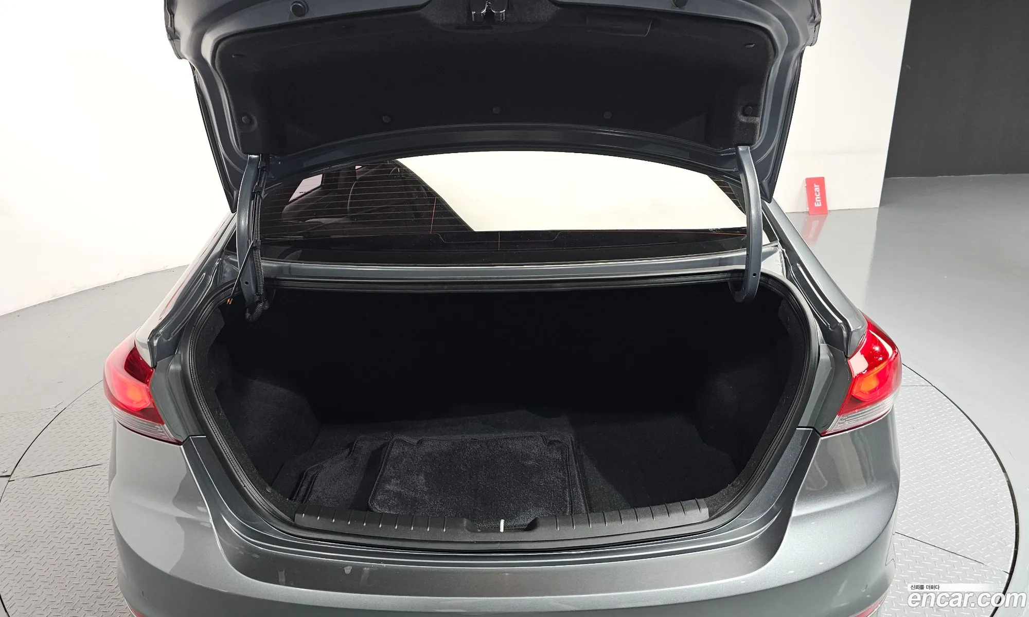 Hyundai Elantra AD 2016 — 30