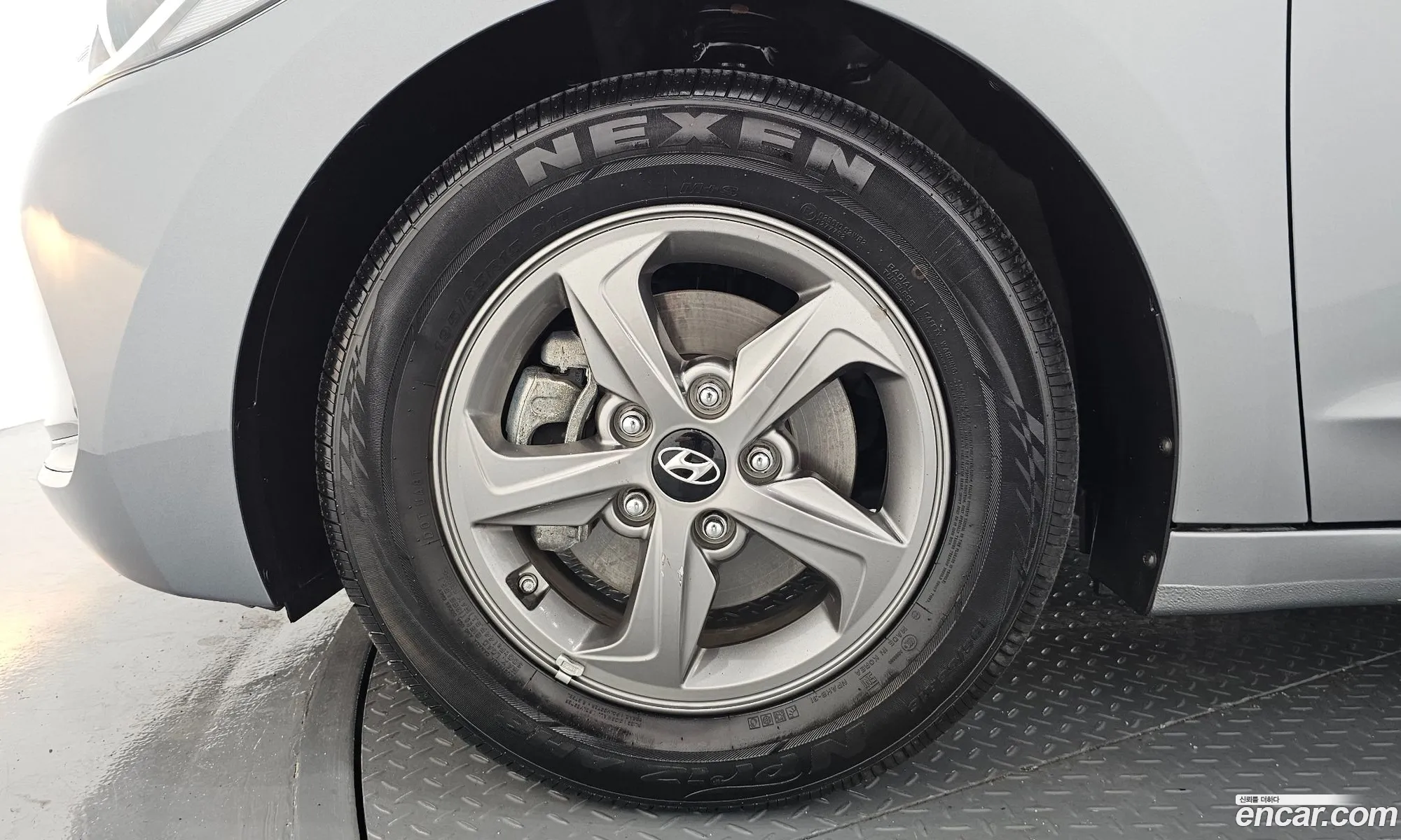 Hyundai Elantra AD 2016 — 23