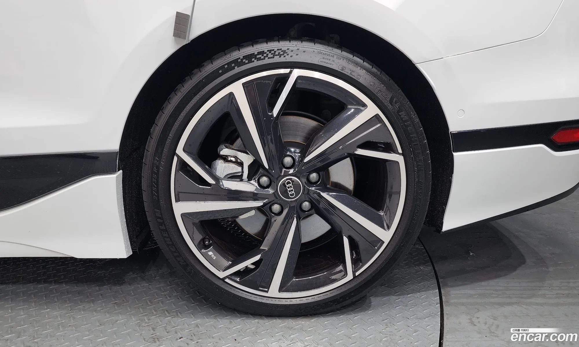 Audi A6 e-tron 2025 WAUZZZGHXSA014897 — 27