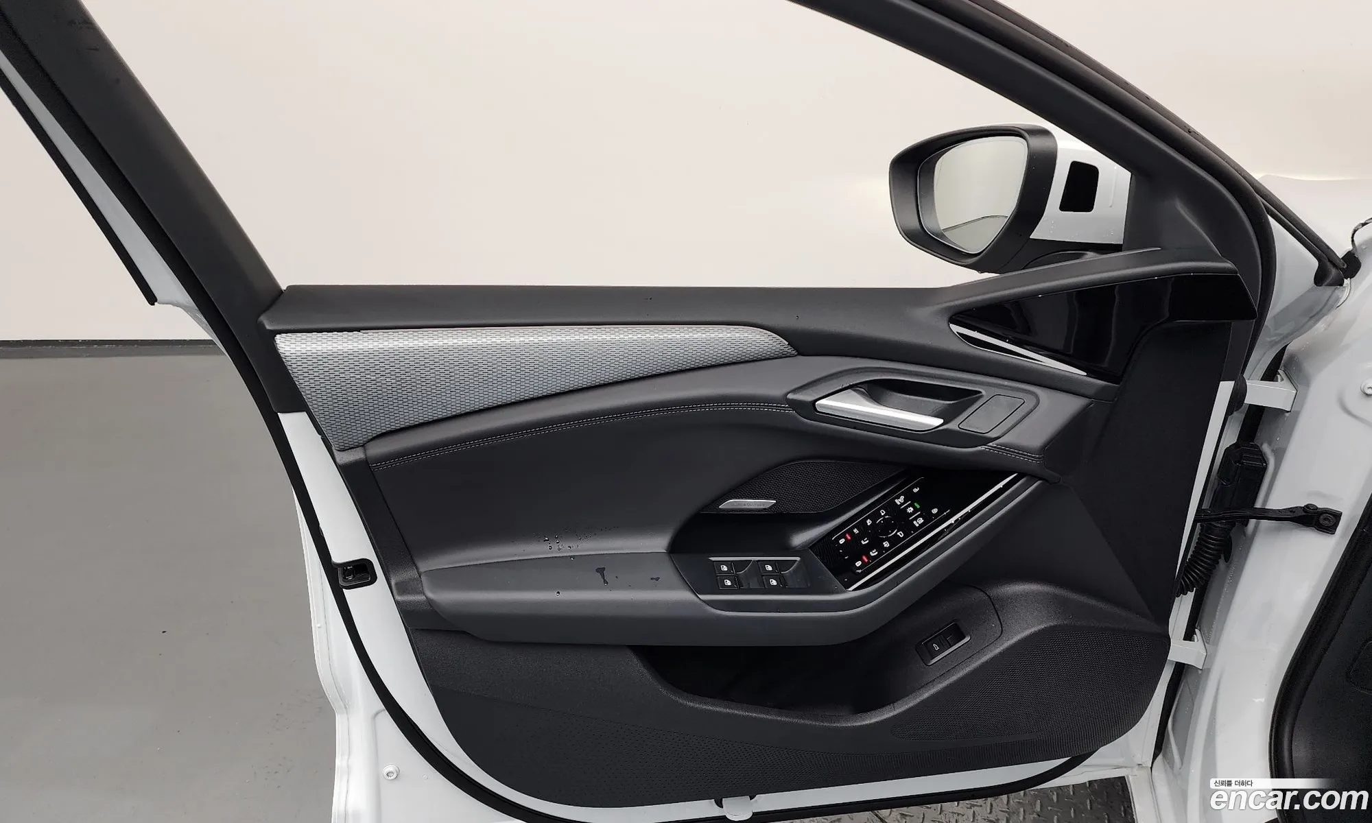 Audi A6 e-tron 2025 WAUZZZGHXSA014897 — 6
