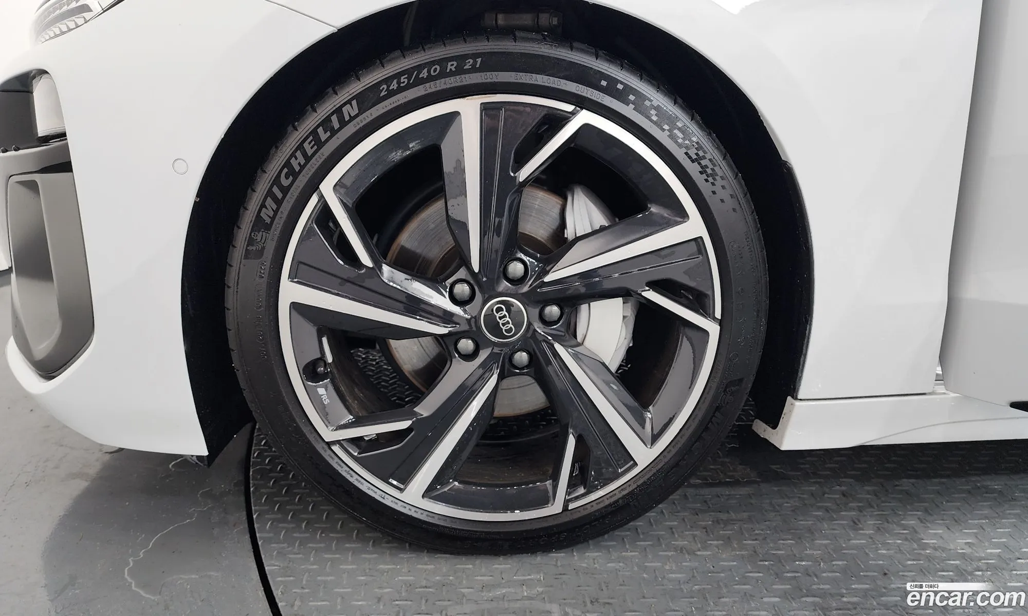 Audi A6 e-tron 2025 WAUZZZGHXSA014897 — 36