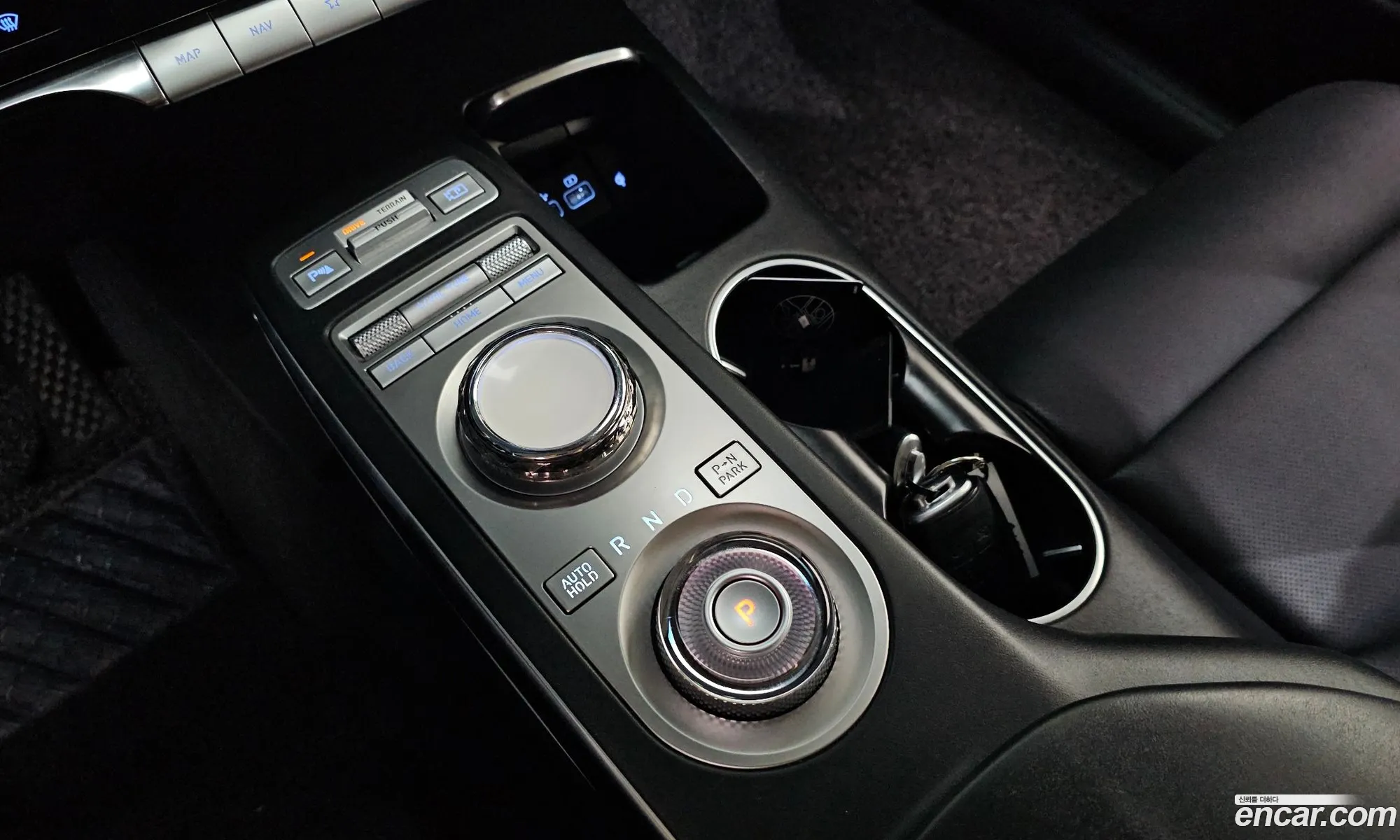 Genesis GV70 2022 — 28