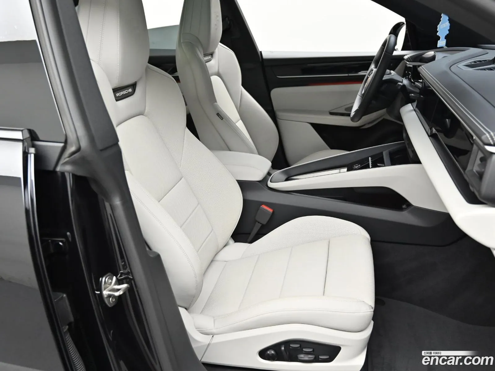 Porsche Macan EV 2025 — 10