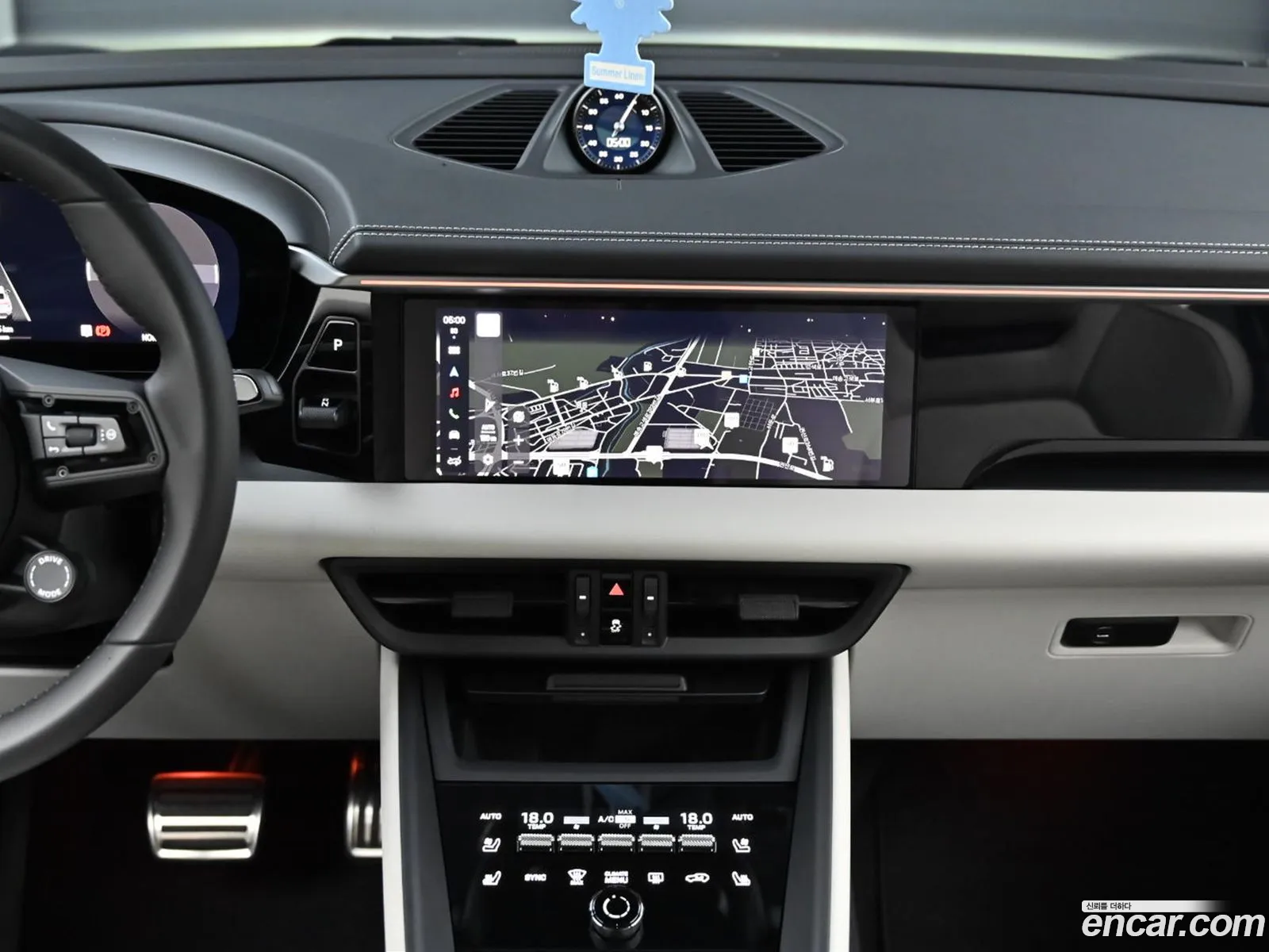 Porsche Macan EV 2025 — 11
