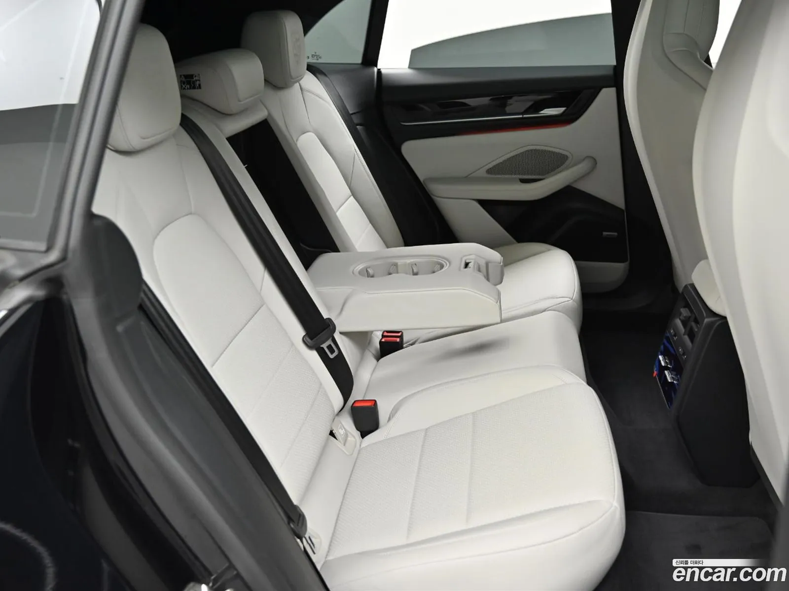 Porsche Macan EV 2025 — 14