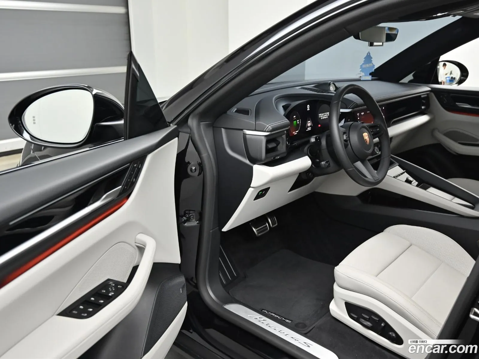 Porsche Macan EV 2025 — 12