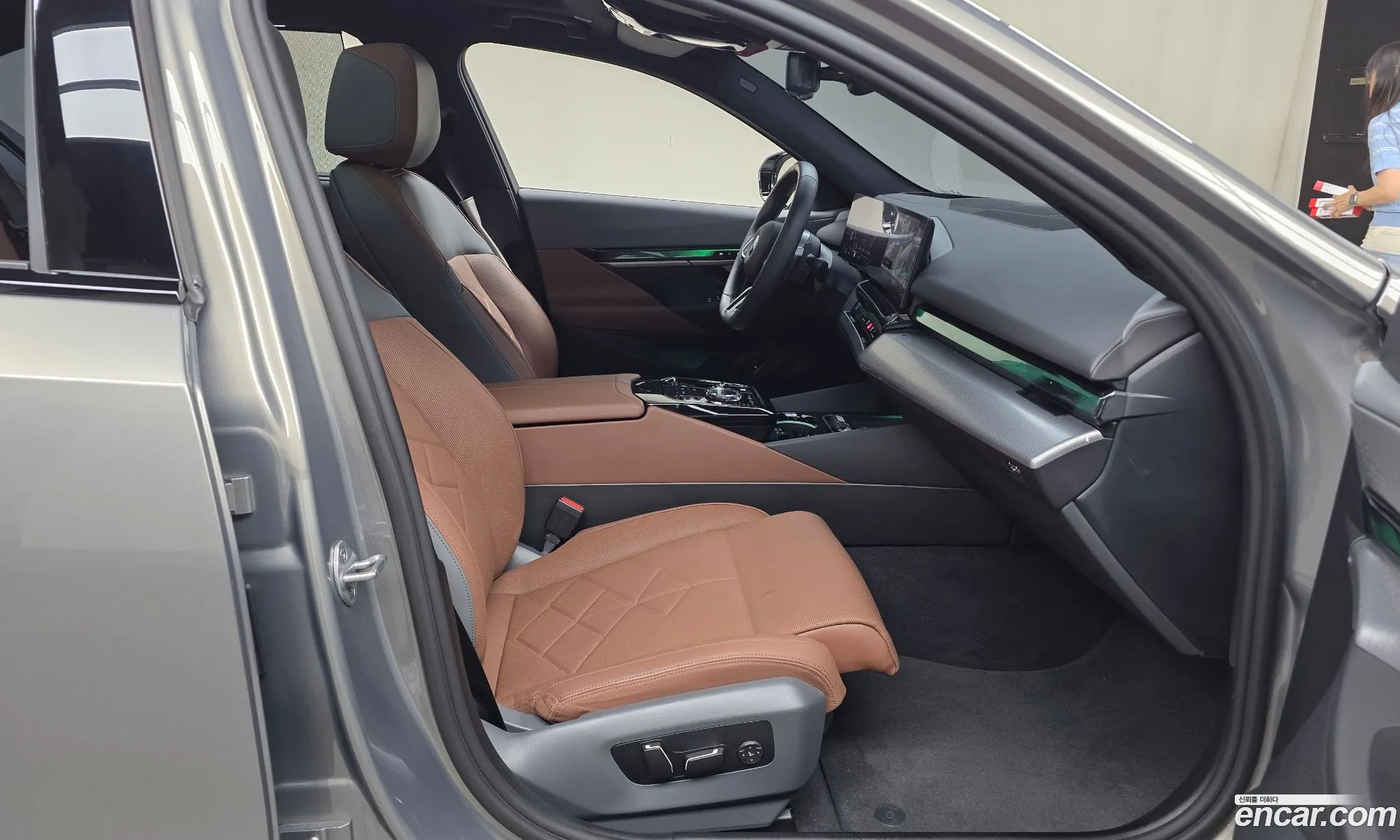 BMW 5 Series 2025 WBA51FJ04SCT85582 — 30
