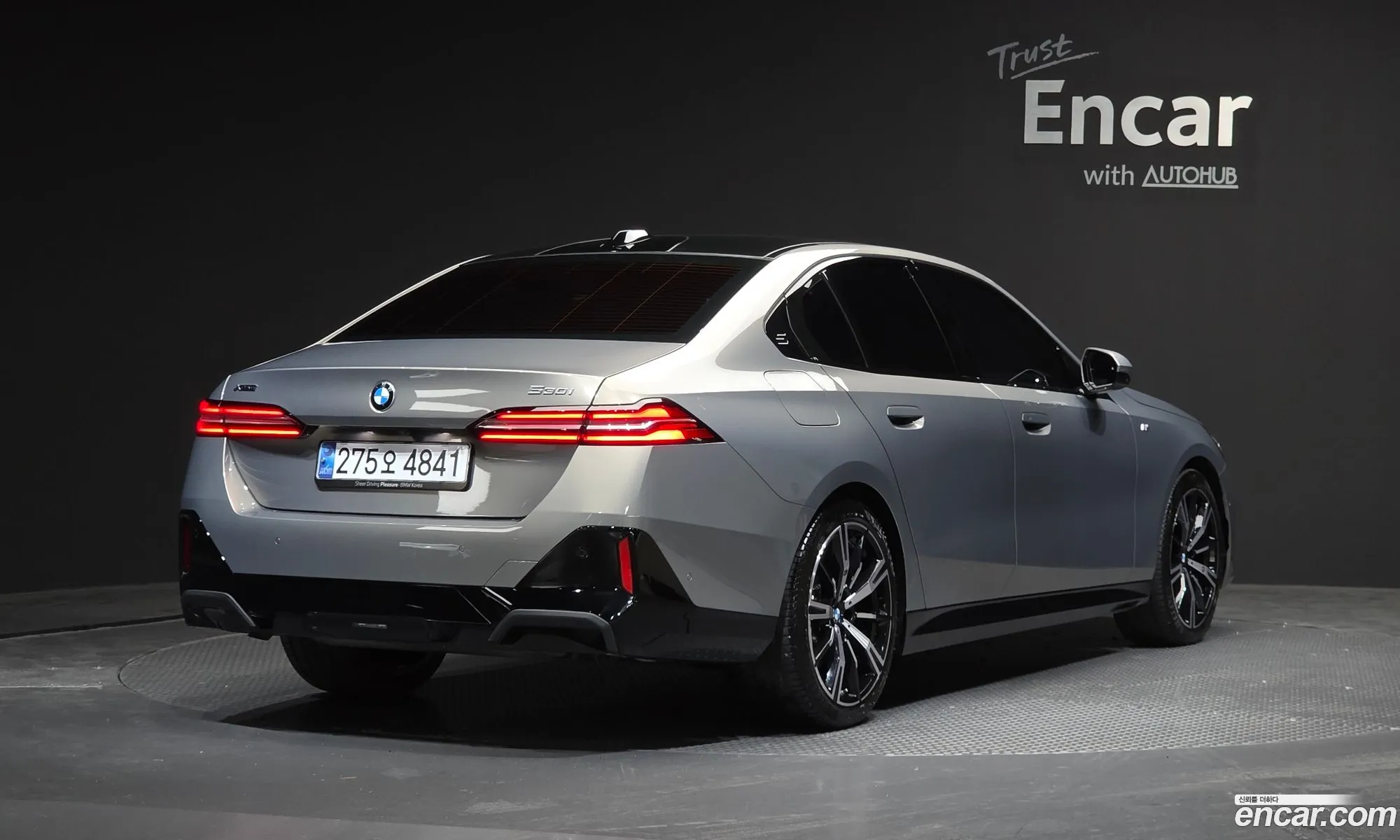 BMW 5 Series 2025 WBA51FJ04SCT85582 — 4