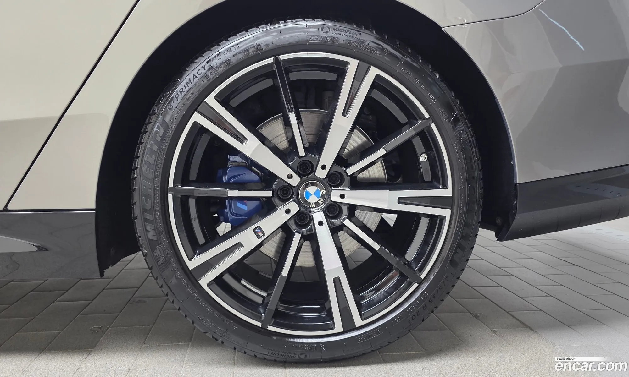 BMW 5 Series 2025 WBA51FJ04SCT85582 — 35