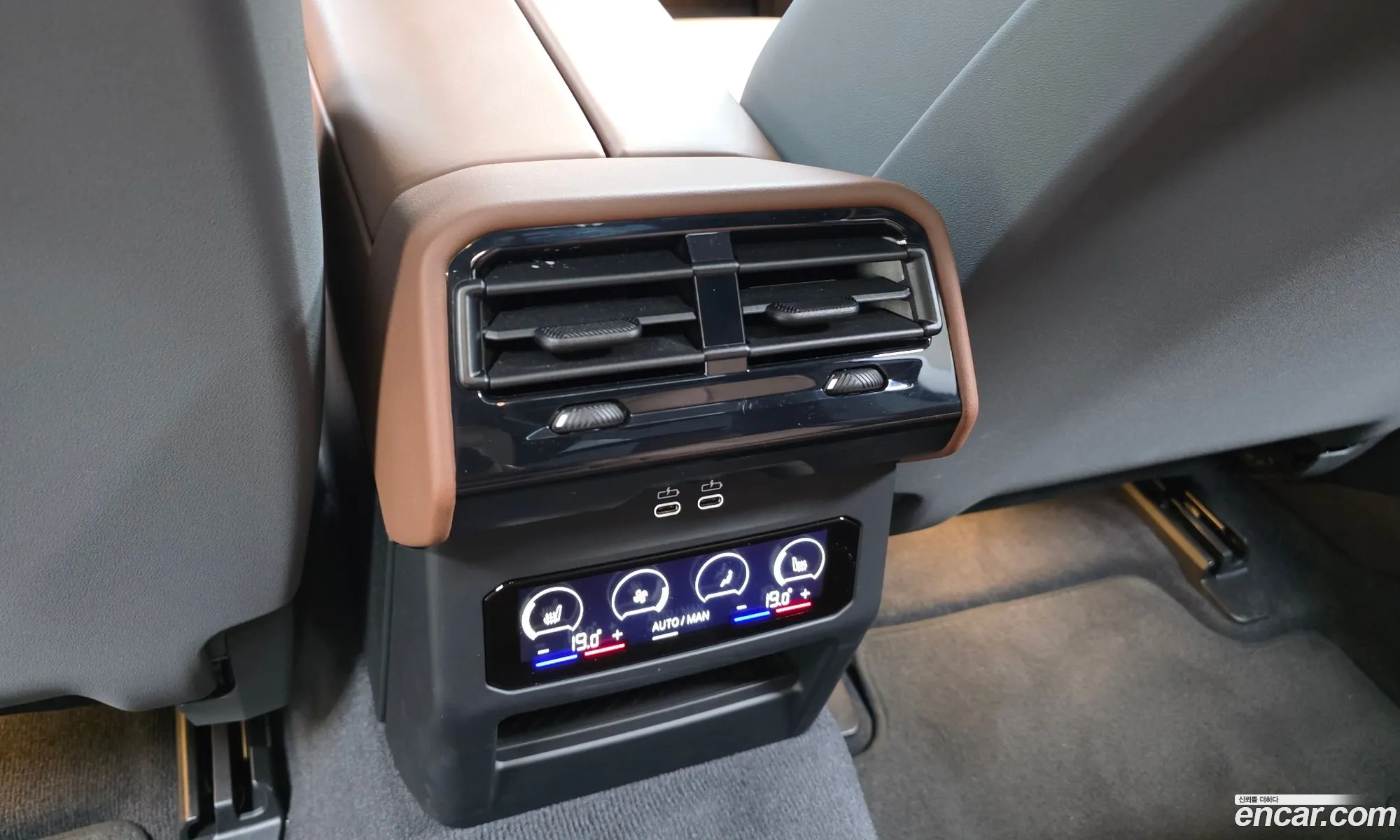 BMW 5 Series 2025 WBA51FJ04SCT85582 — 24