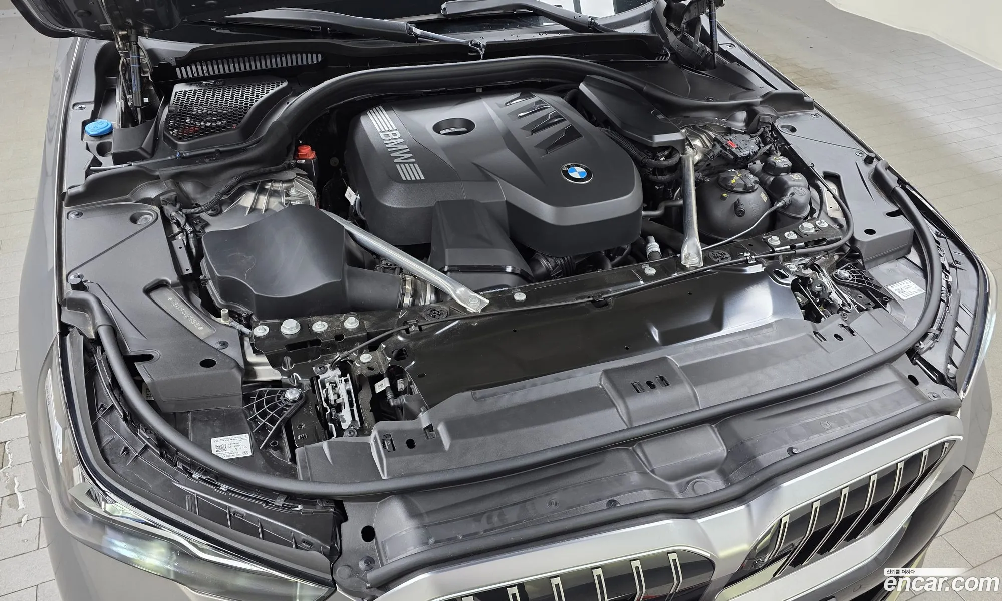 BMW 5 Series 2025 WBA51FJ04SCT85582 — 27