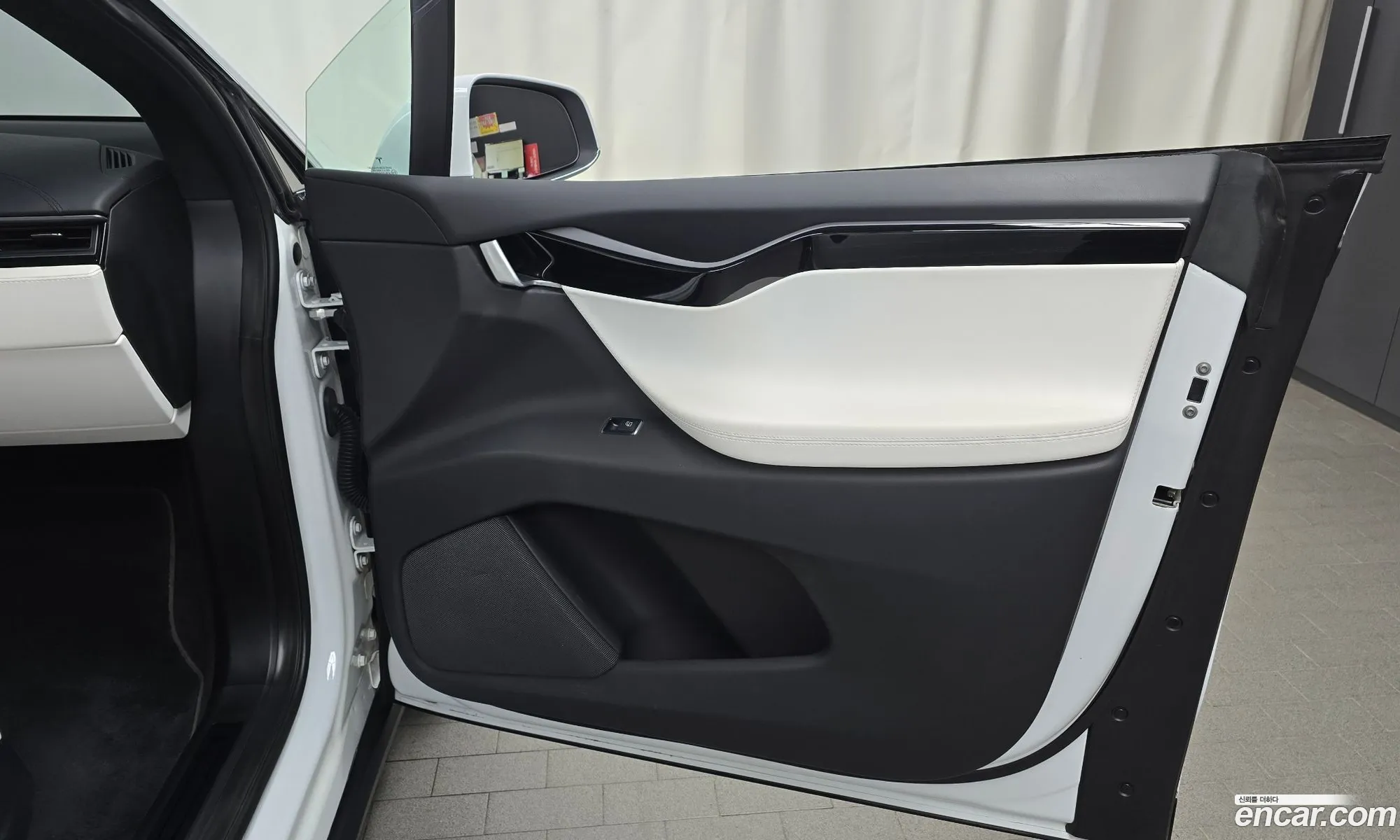Tesla Model X 2018 5YJXCBE23JF126531 — 30