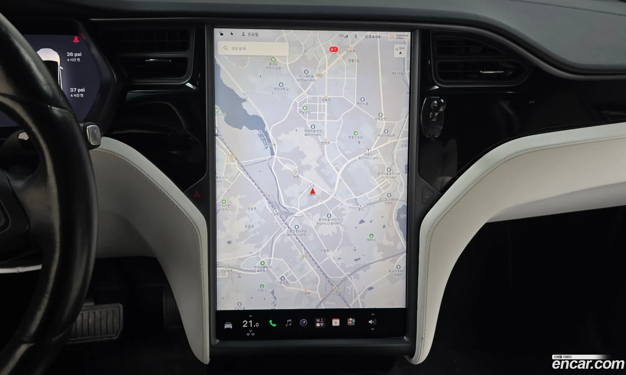 Tesla Model X 2018 5YJXCBE23JF126531 — 23