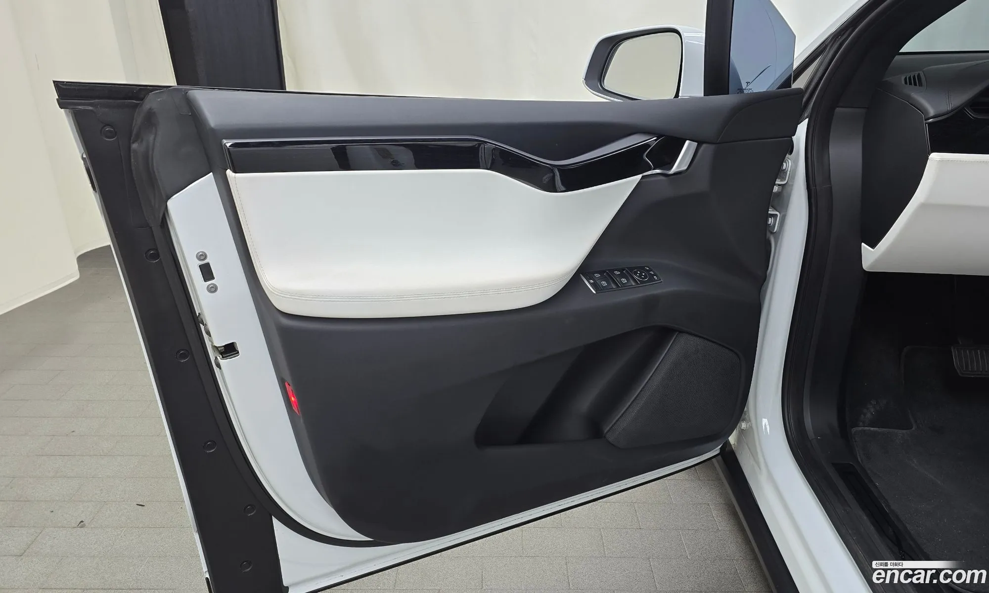 Tesla Model X 2018 5YJXCBE23JF126531 — 35