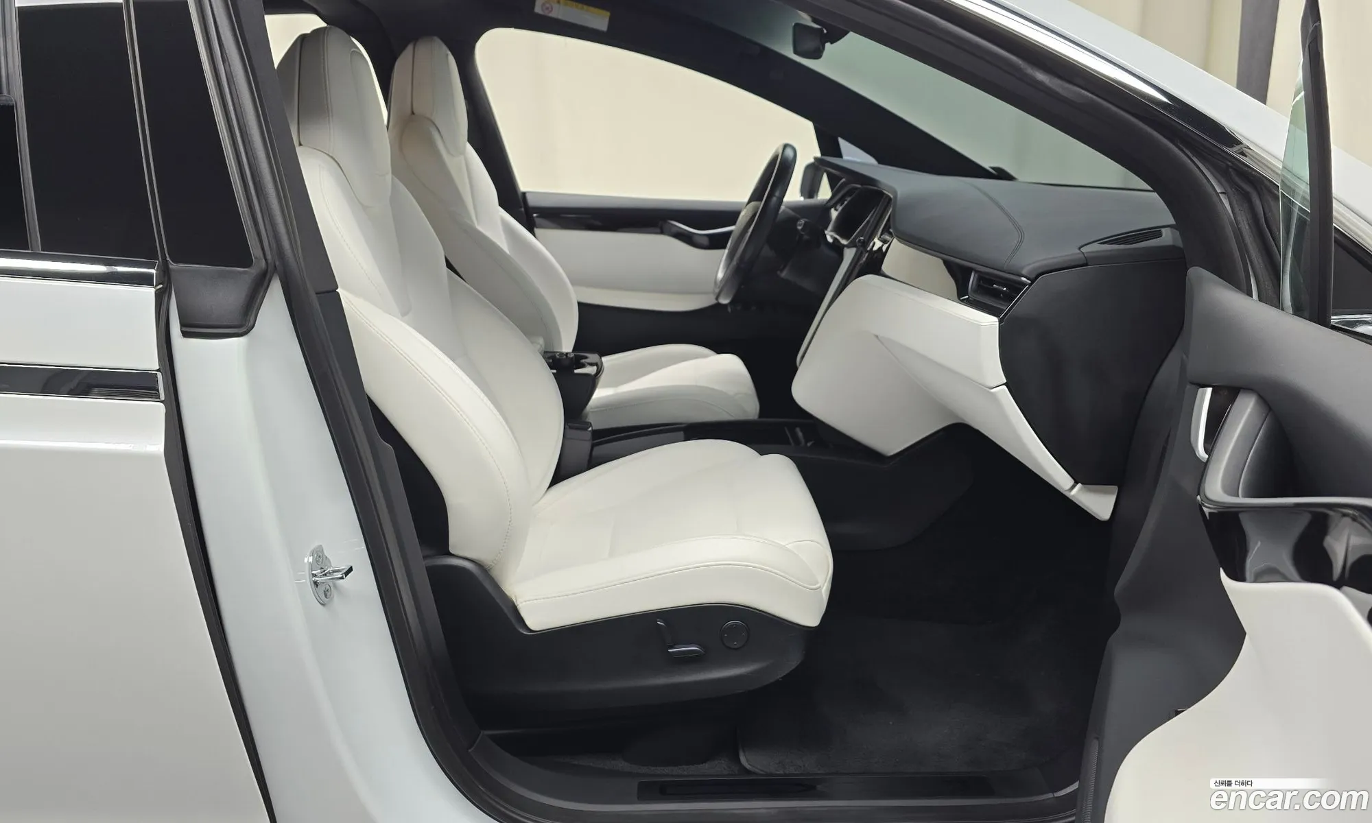 Tesla Model X 2018 5YJXCBE23JF126531 — 27