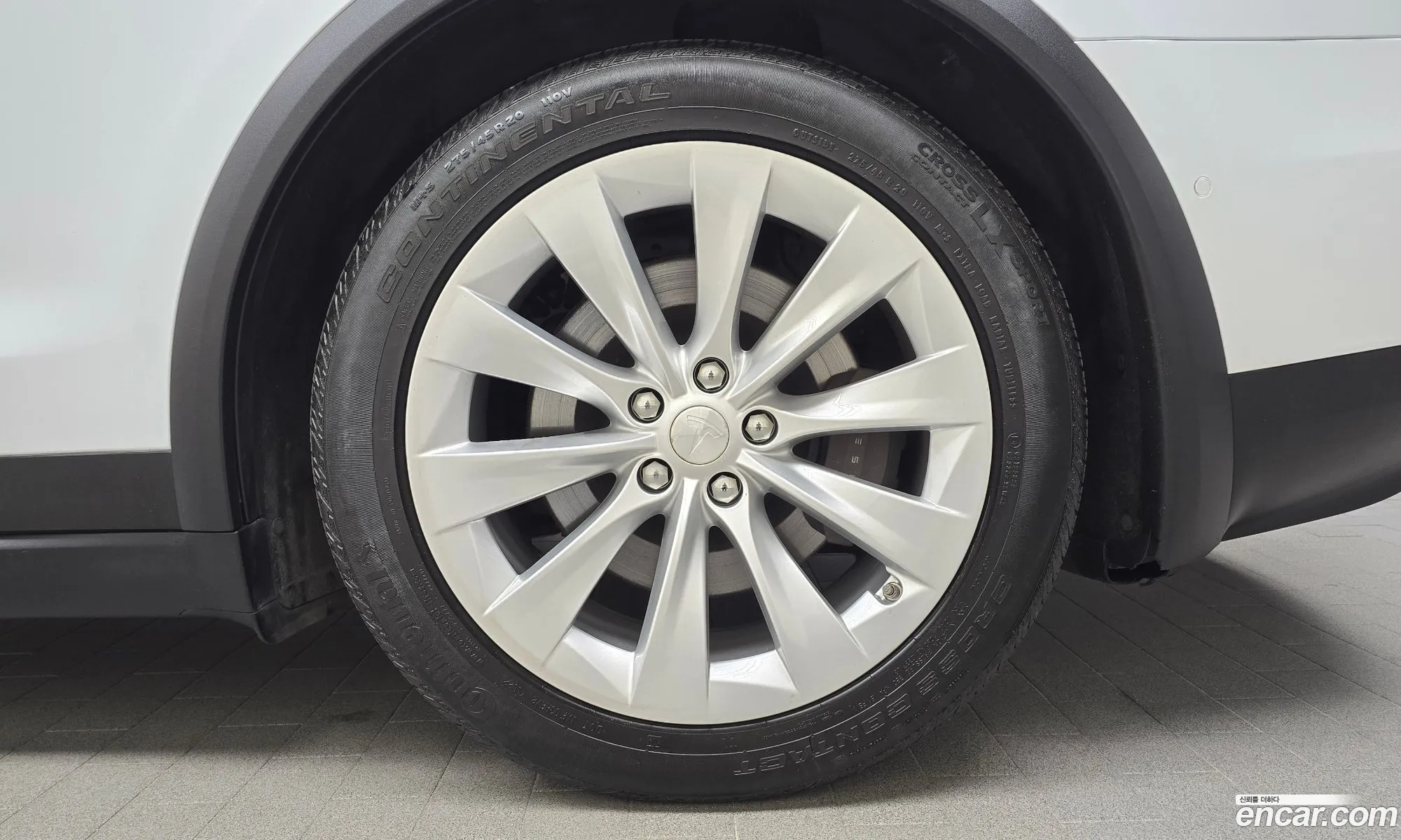 Tesla Model X 2018 5YJXCBE23JF126531 — 25