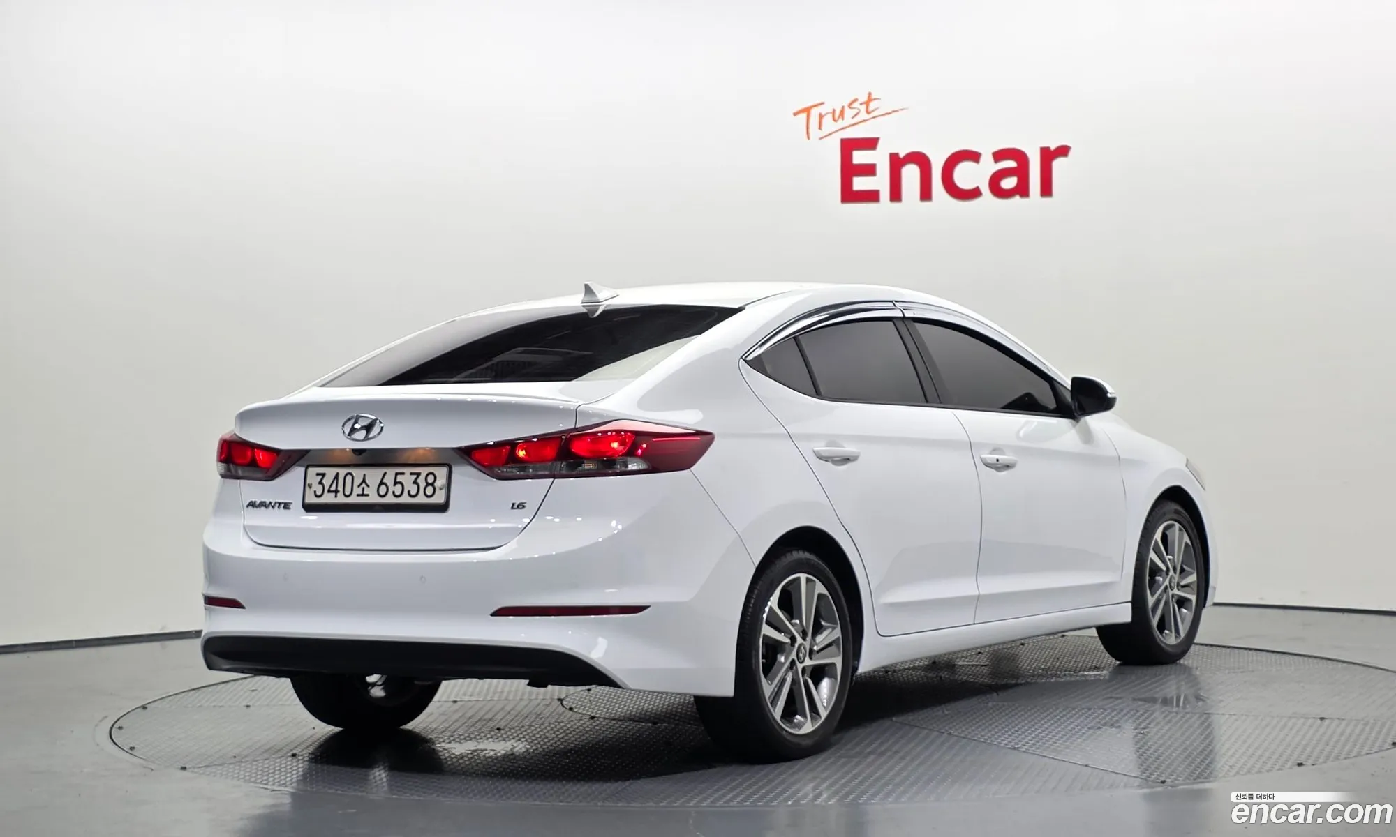 Hyundai Elantra AD 2018 — 11