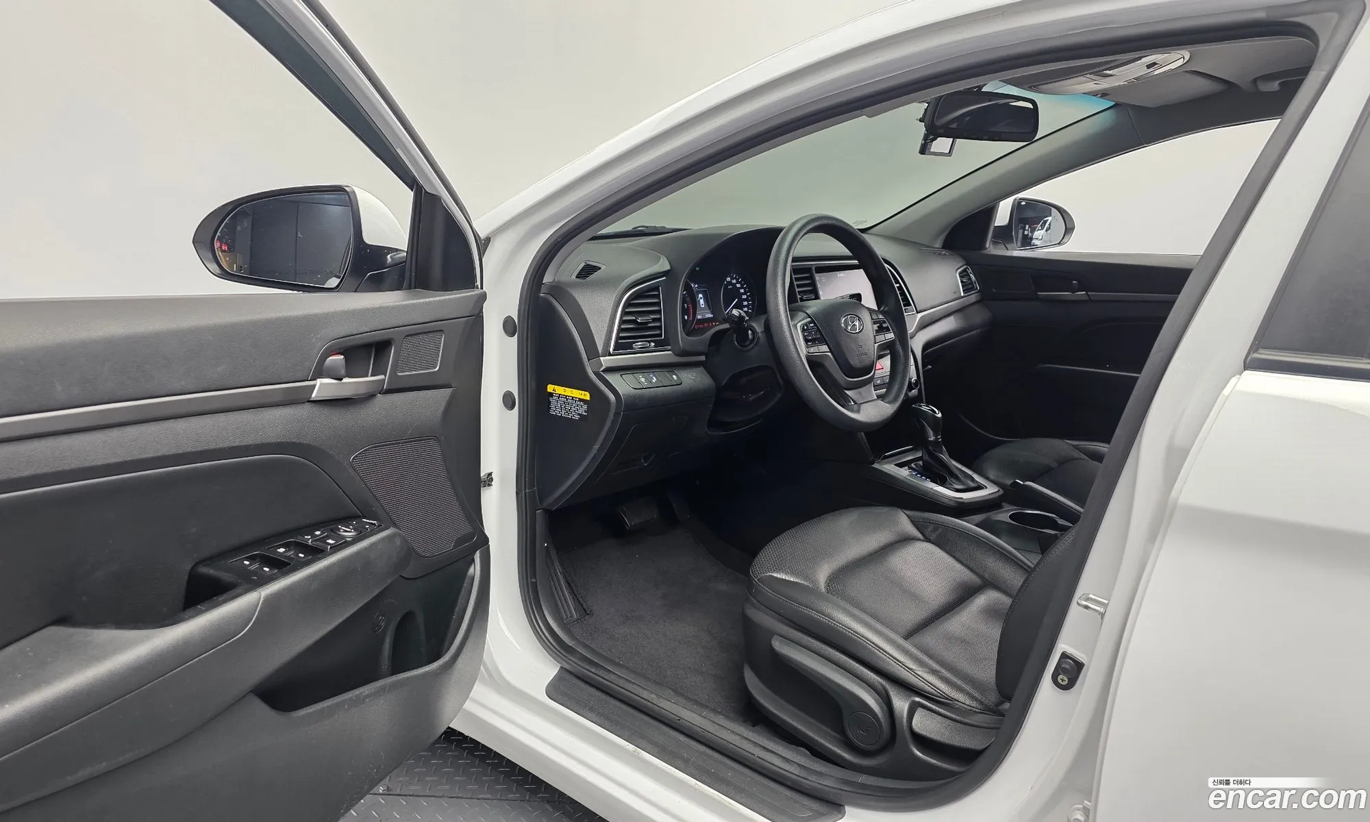Hyundai Elantra AD 2018 — 17