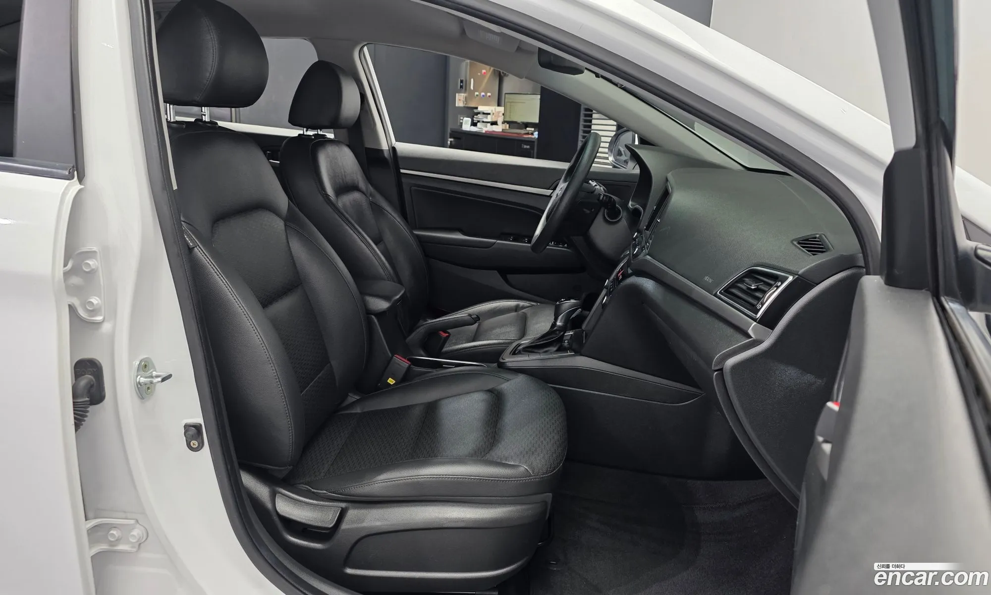 Hyundai Elantra AD 2018 — 15