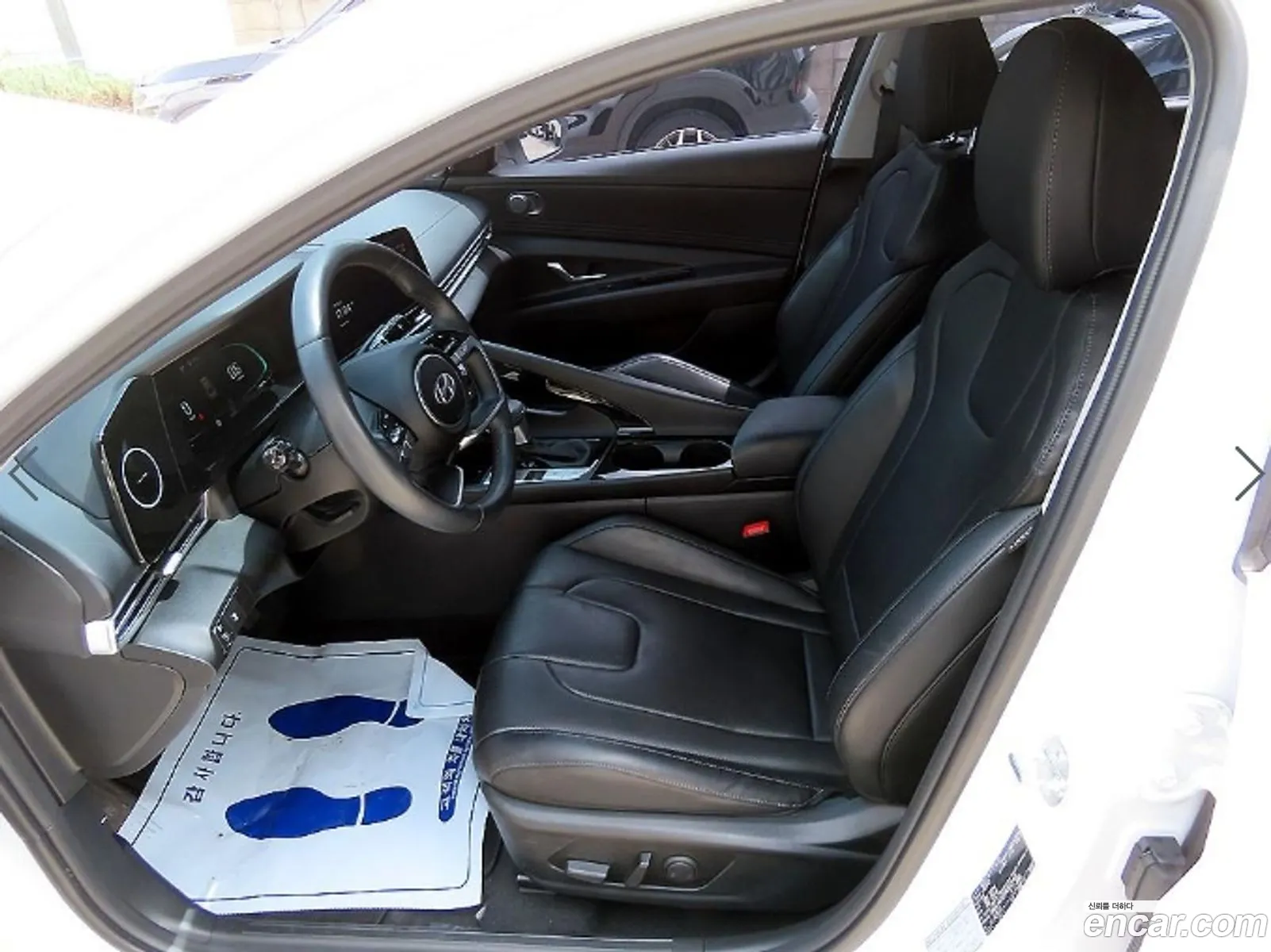 Hyundai Elantra 2023 — 12