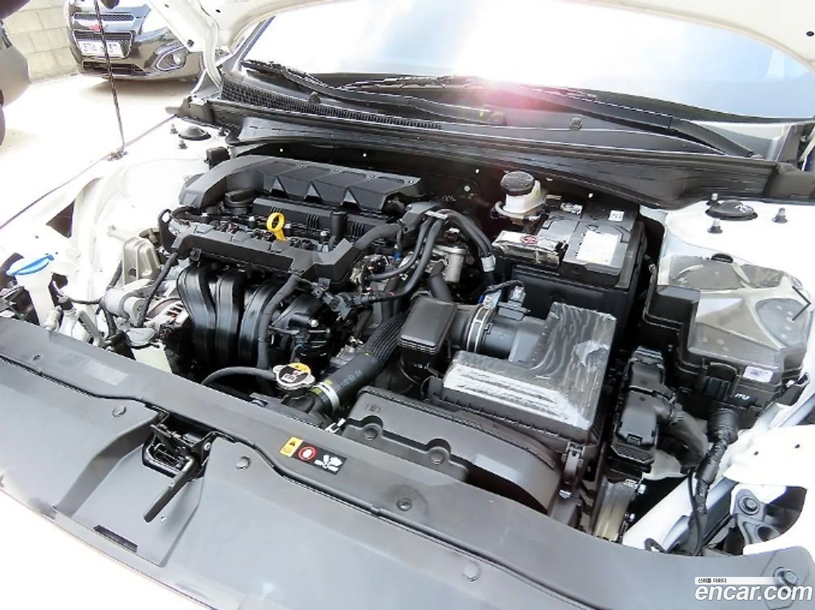 Hyundai Elantra 2023 — 10
