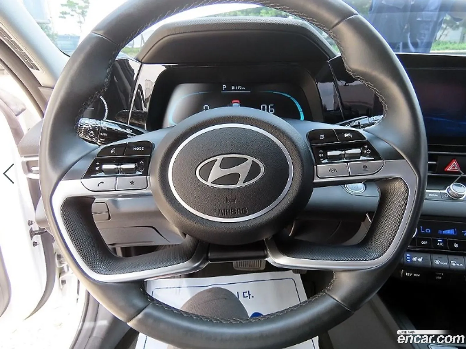 Hyundai Elantra 2023 — 13