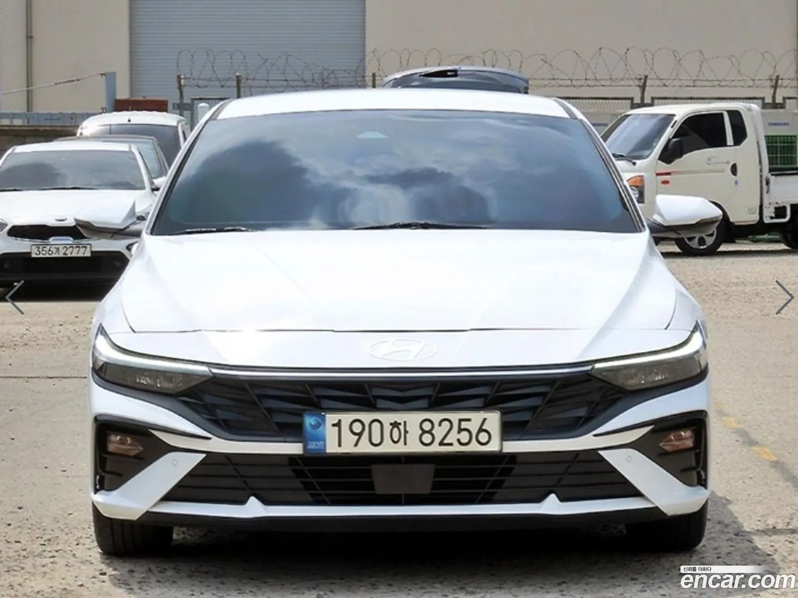 Hyundai Elantra 2023 — 18