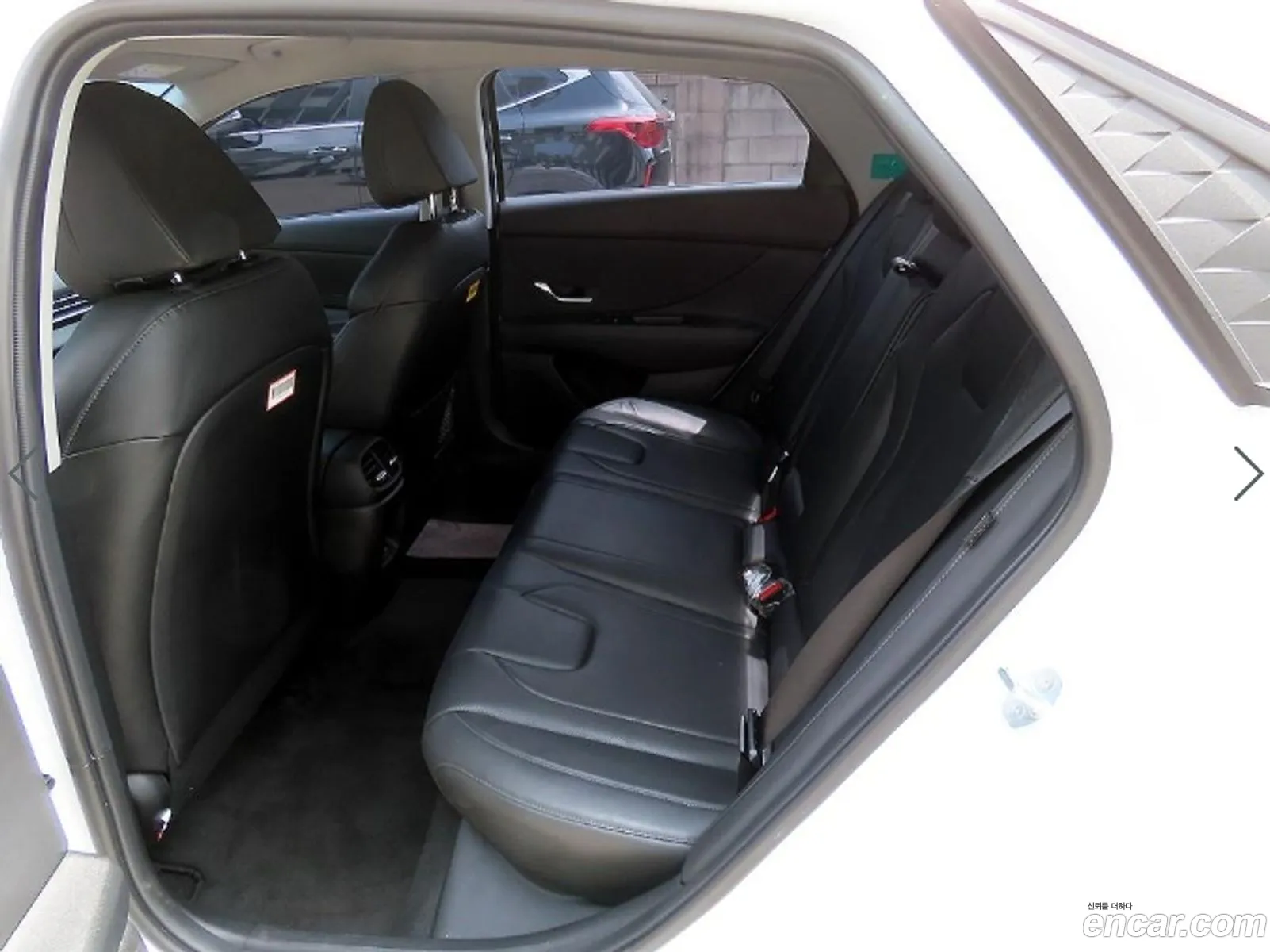 Hyundai Elantra 2023 — 20