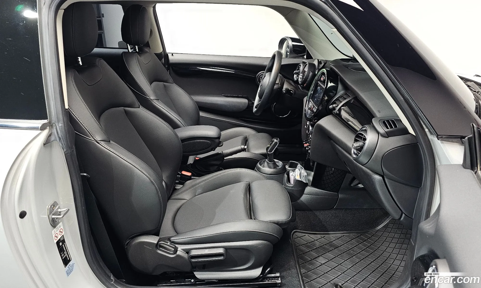 Mini Cooper 2020 WMWXR7107L2N26109 — 12
