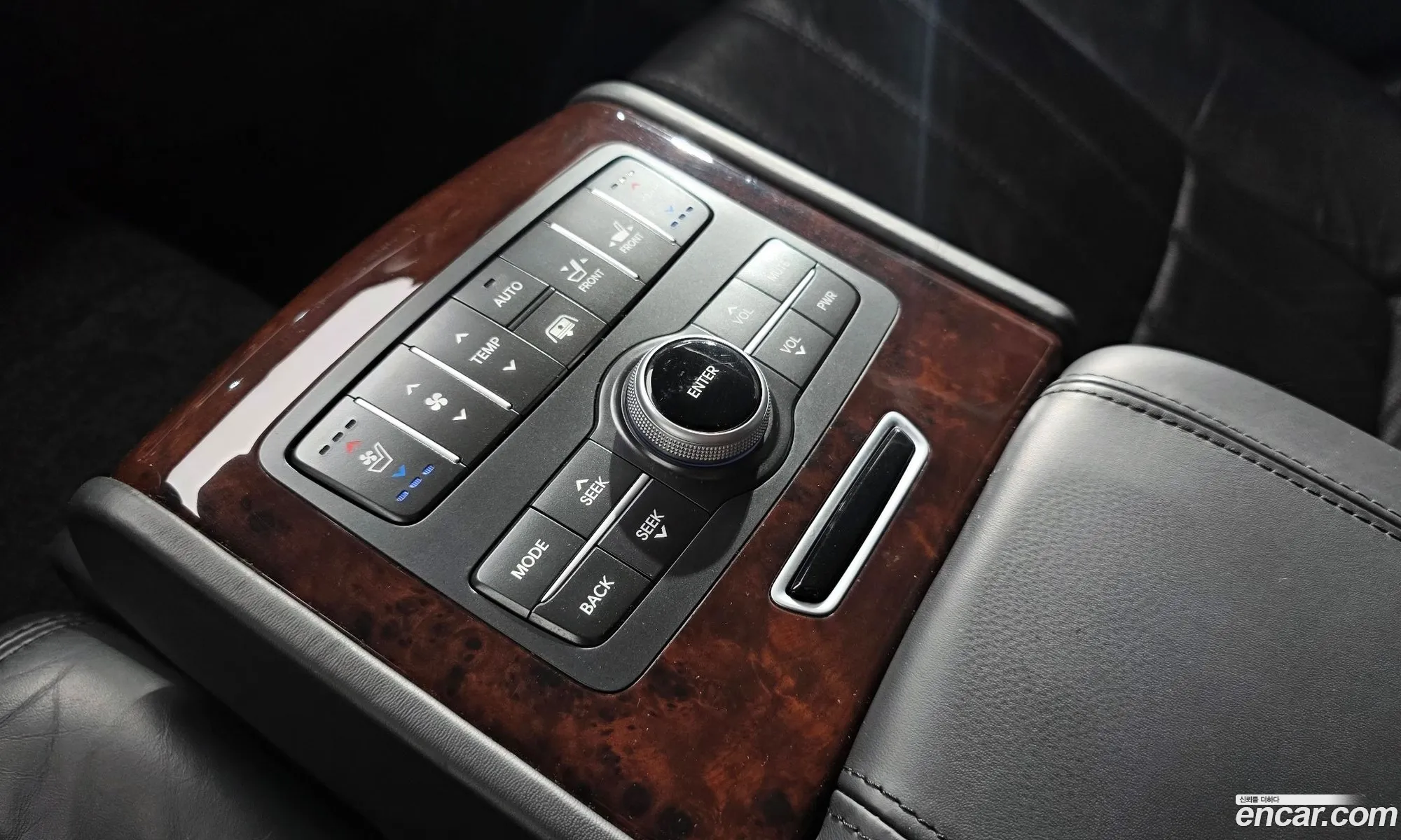 Hyundai Equus 2011 — 20