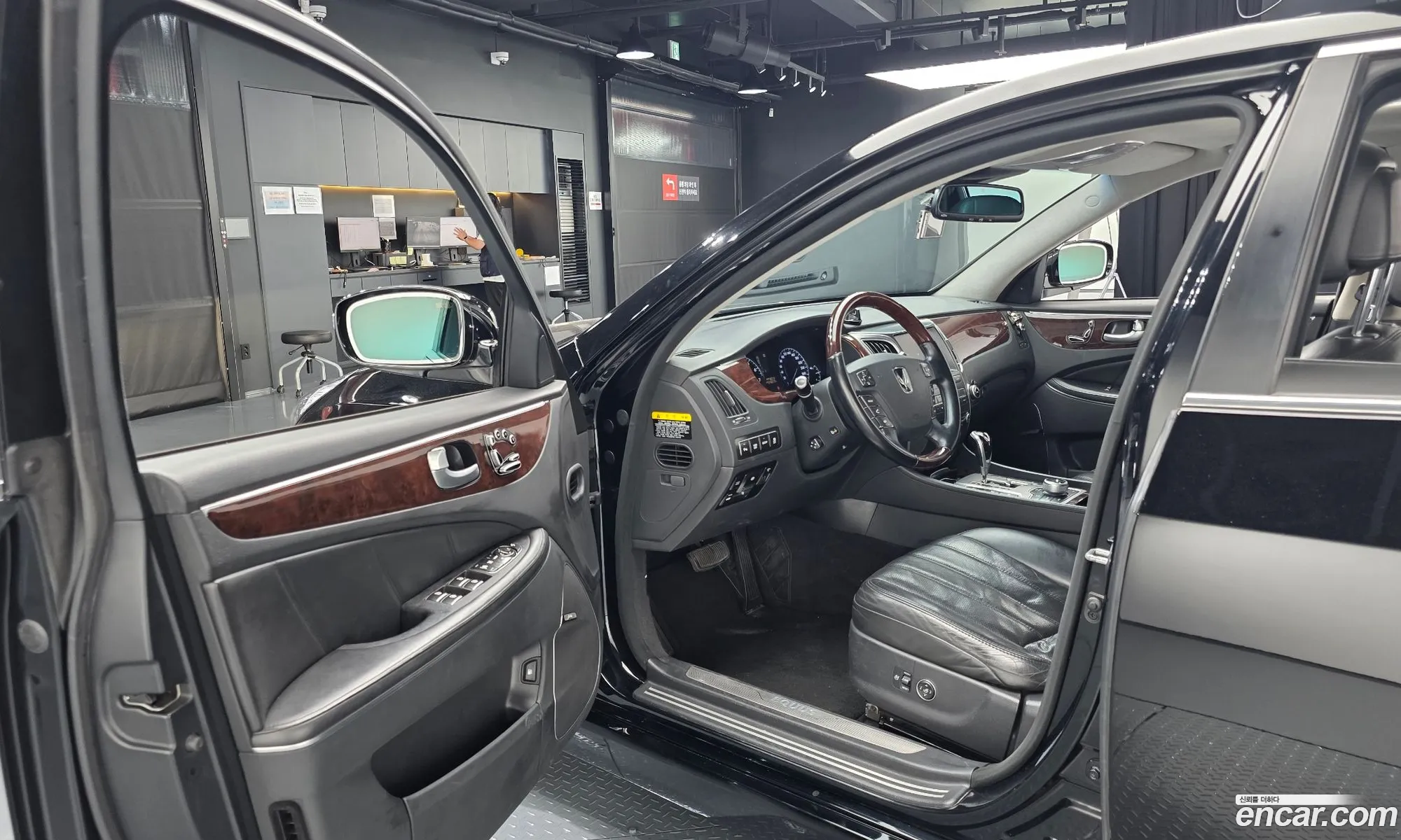 Hyundai Equus 2011 — 16