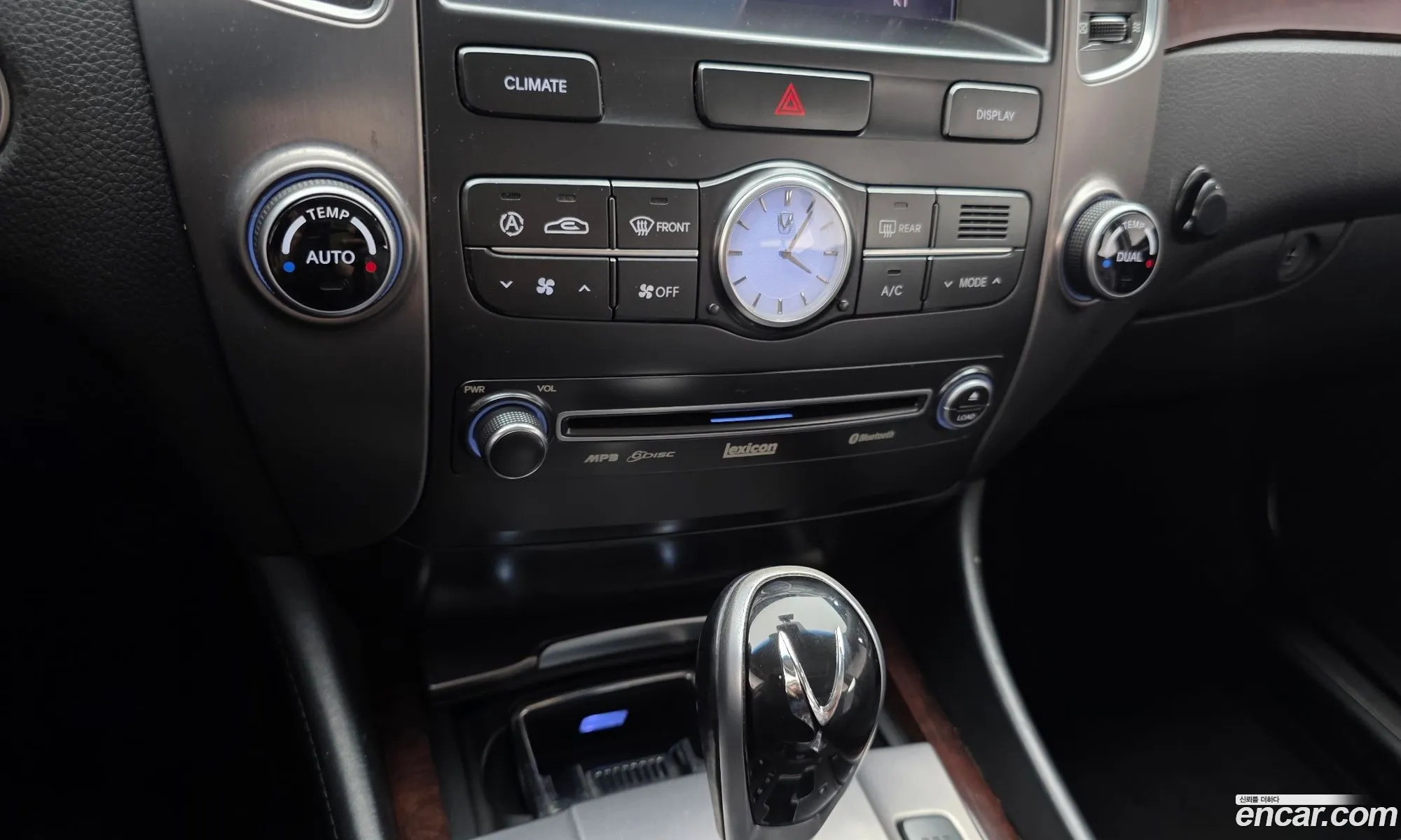Hyundai Equus 2011 — 38