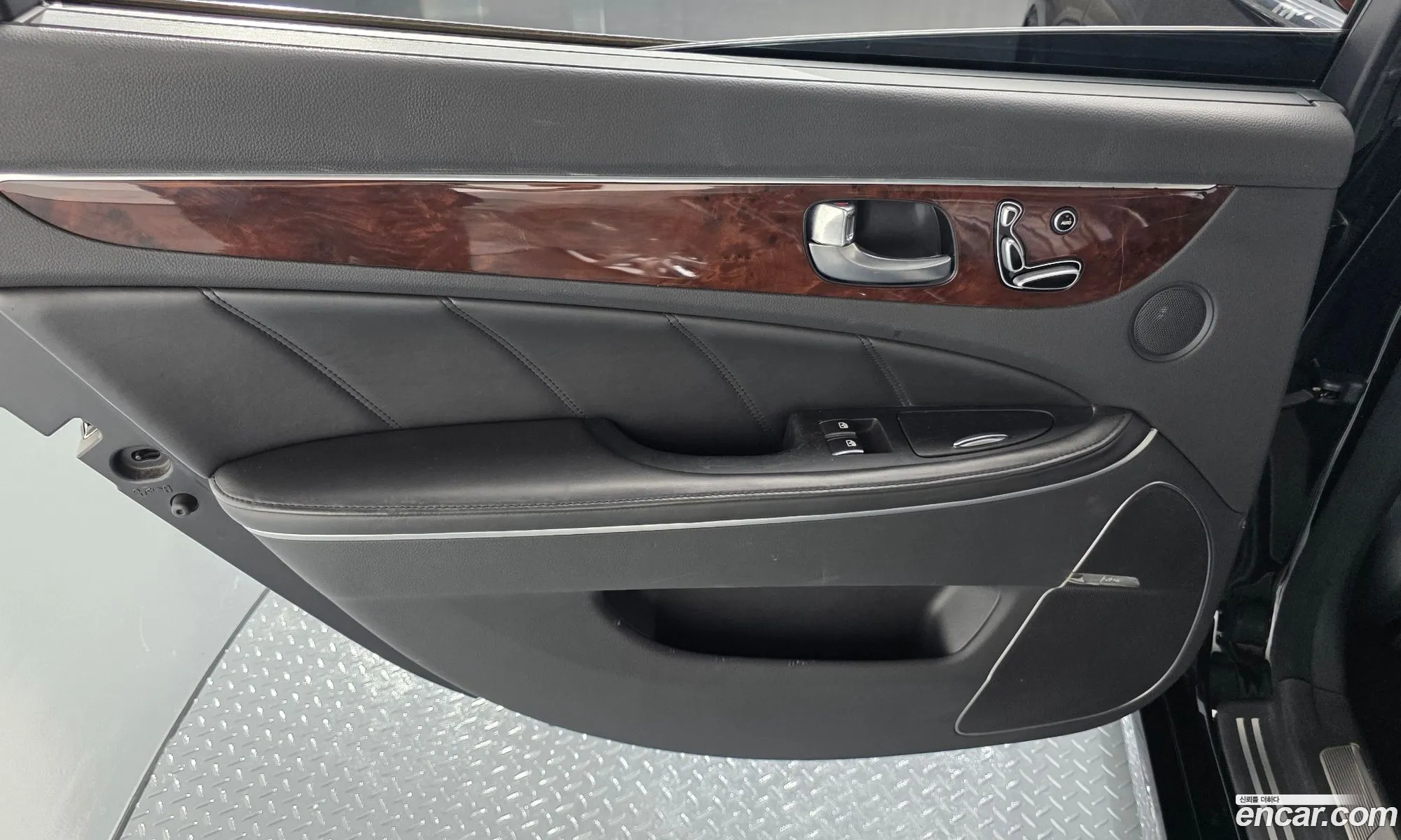 Hyundai Equus 2011 — 19