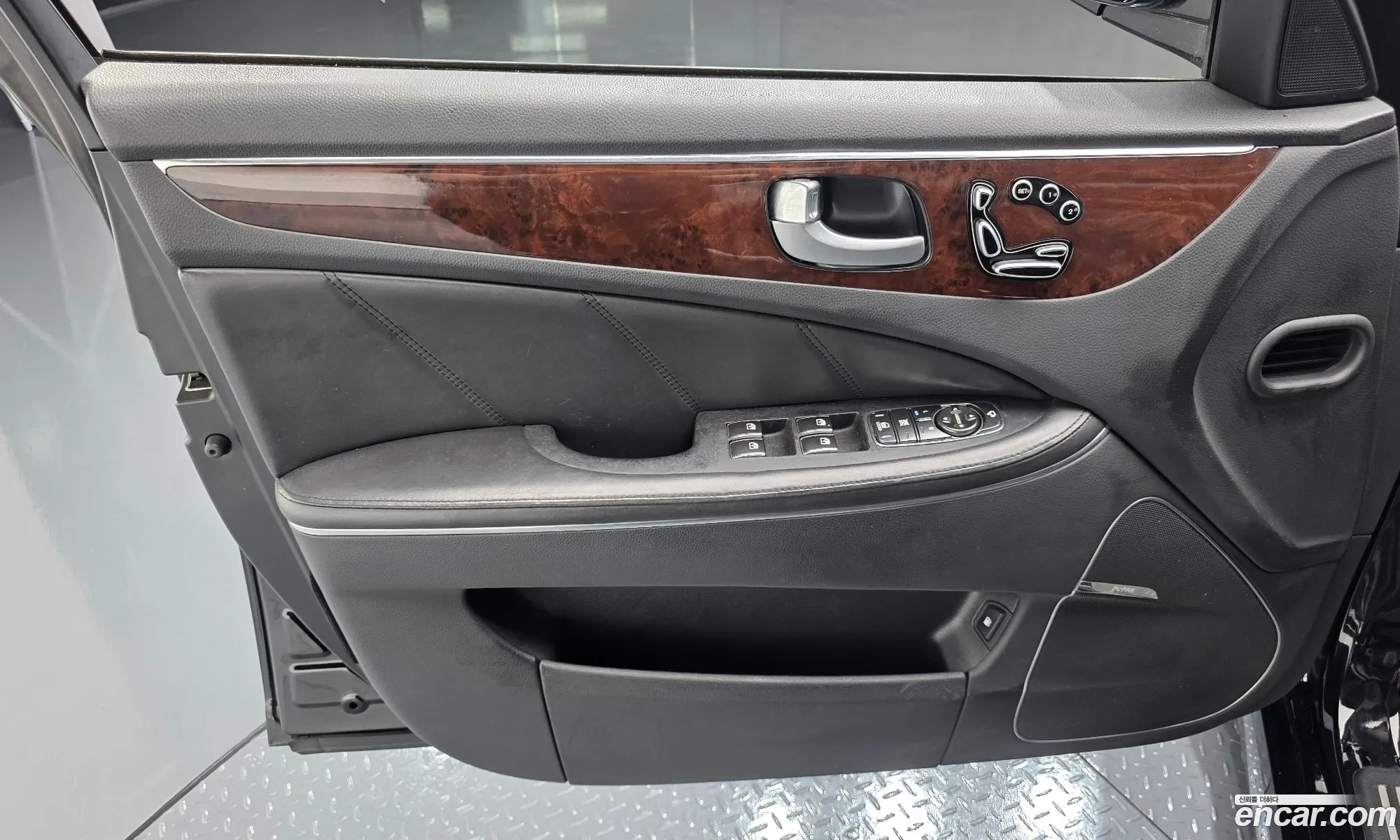 Hyundai Equus 2011 — 28