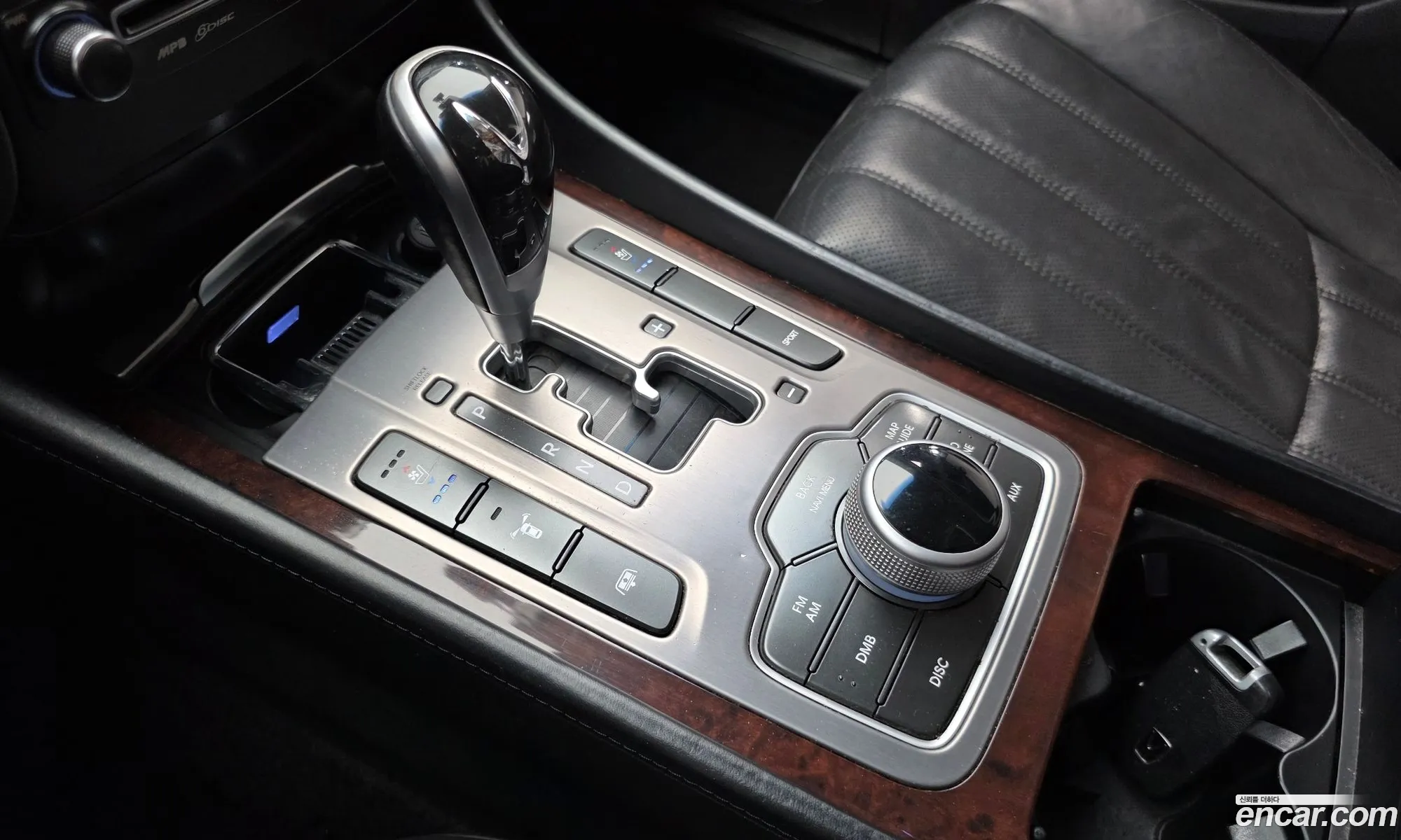 Hyundai Equus 2011 — 27