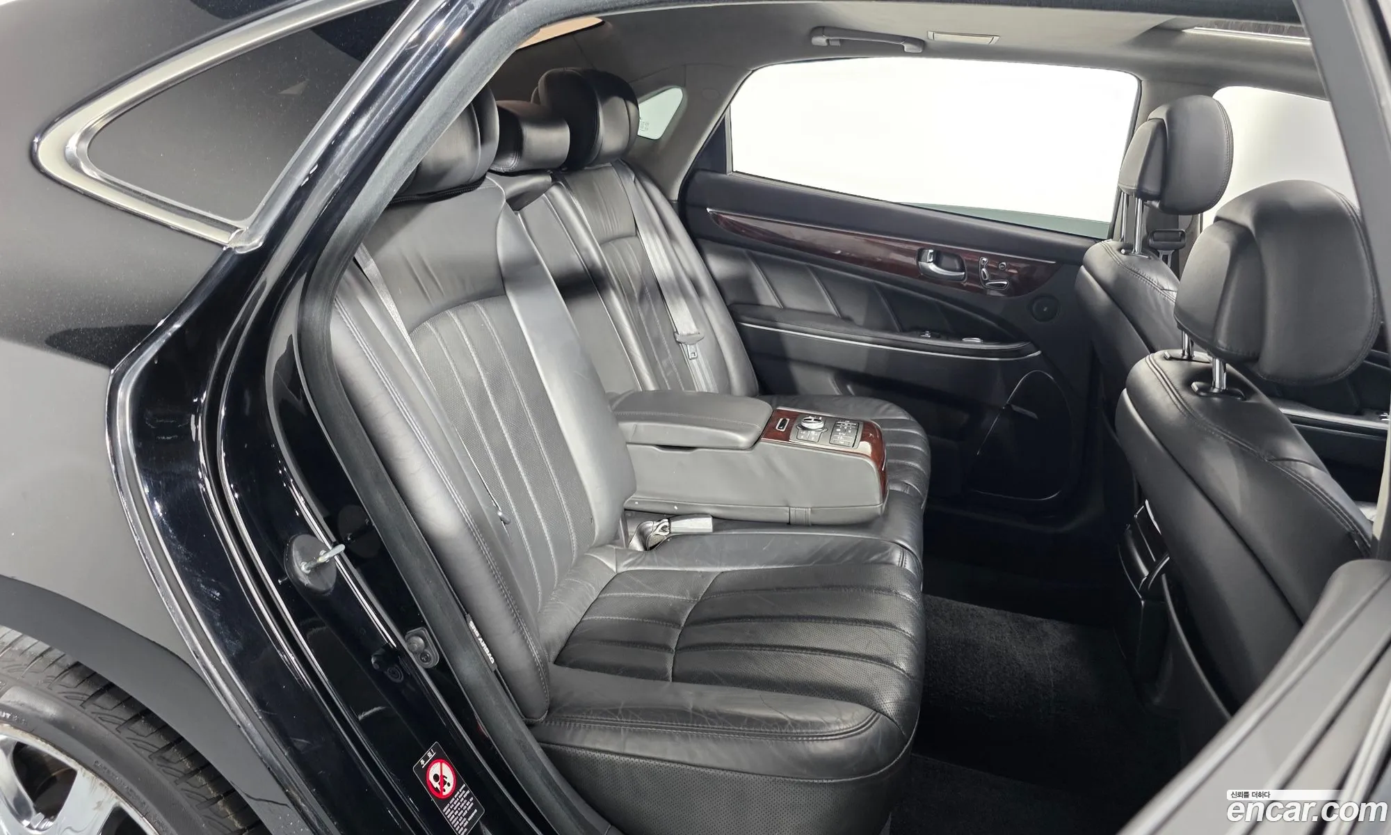 Hyundai Equus 2011 — 17