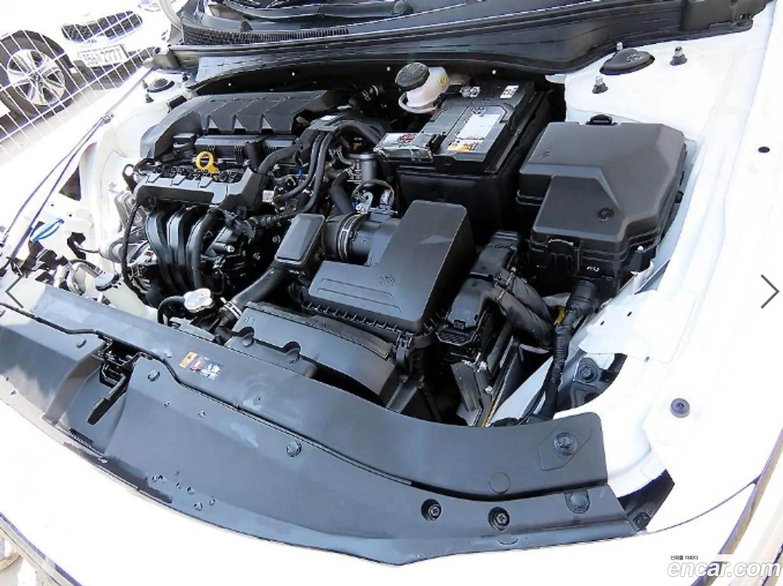 Hyundai Elantra 2023 — 2