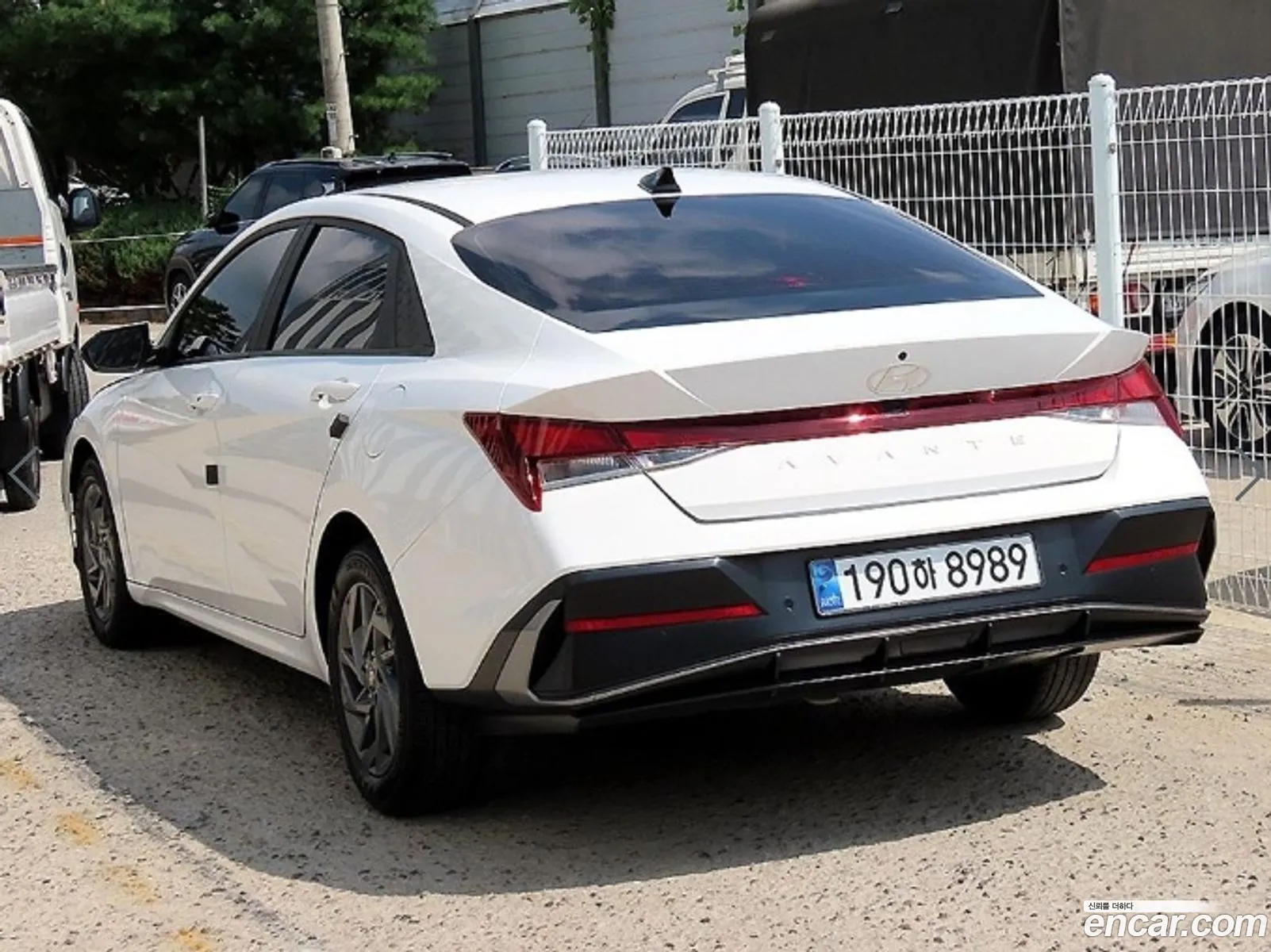 Hyundai Elantra 2023 — 17