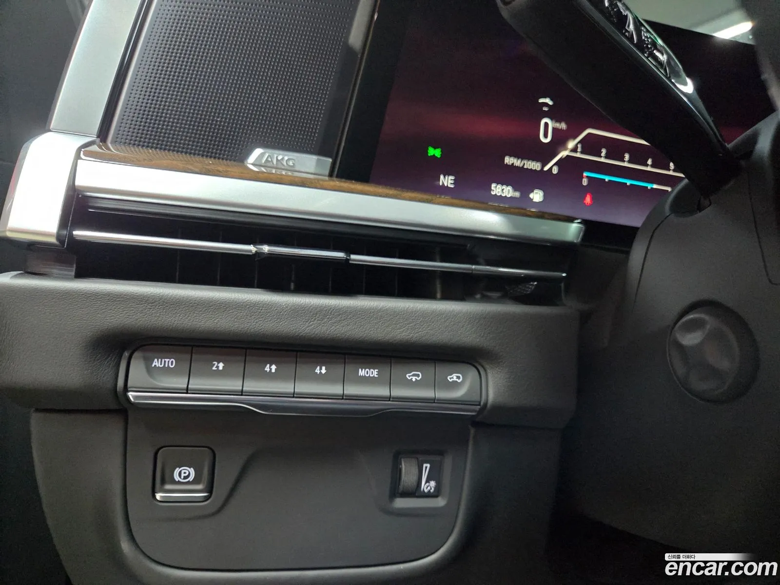 Cadillac Escalade 2025 — 10