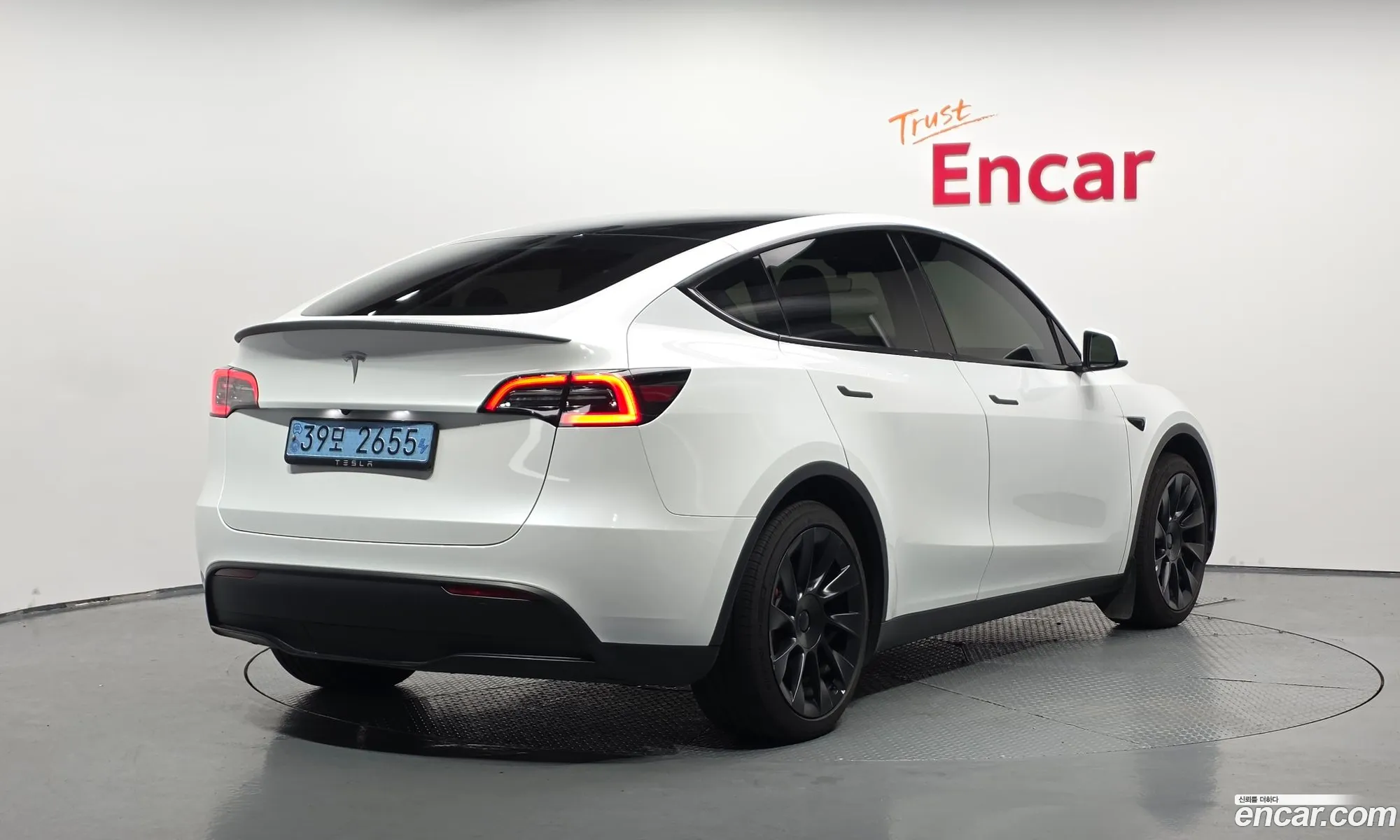 Tesla Model Y 2023 — 9