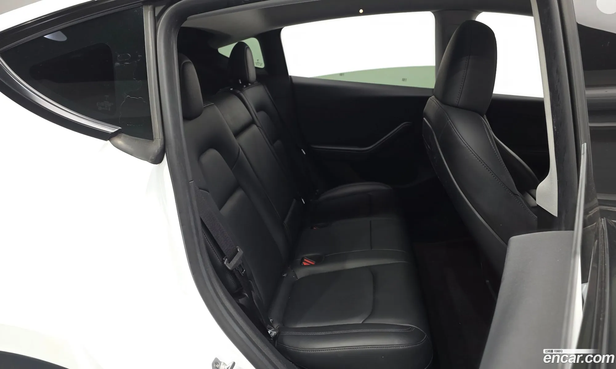 Tesla Model Y 2023 — 3