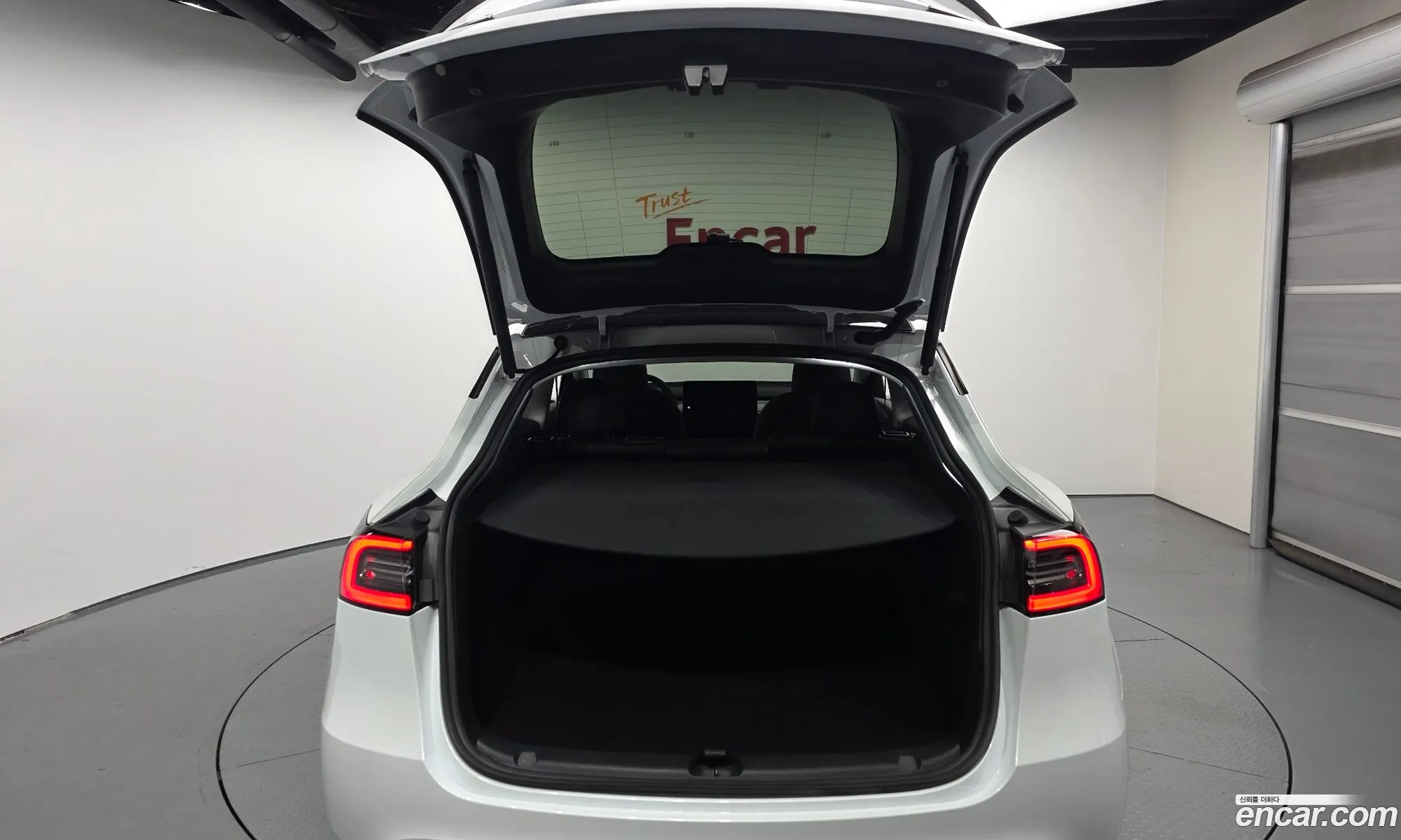 Tesla Model Y 2023 — 14