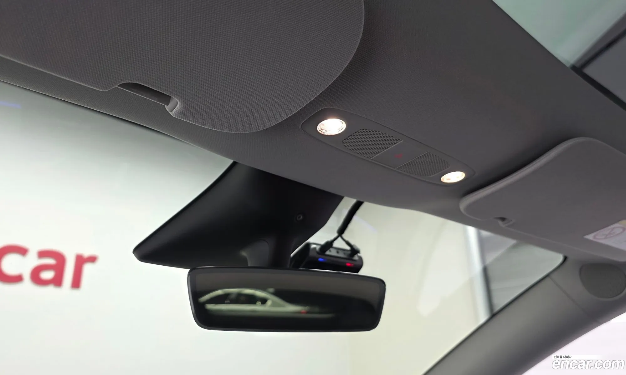 Tesla Model Y 2023 — 16