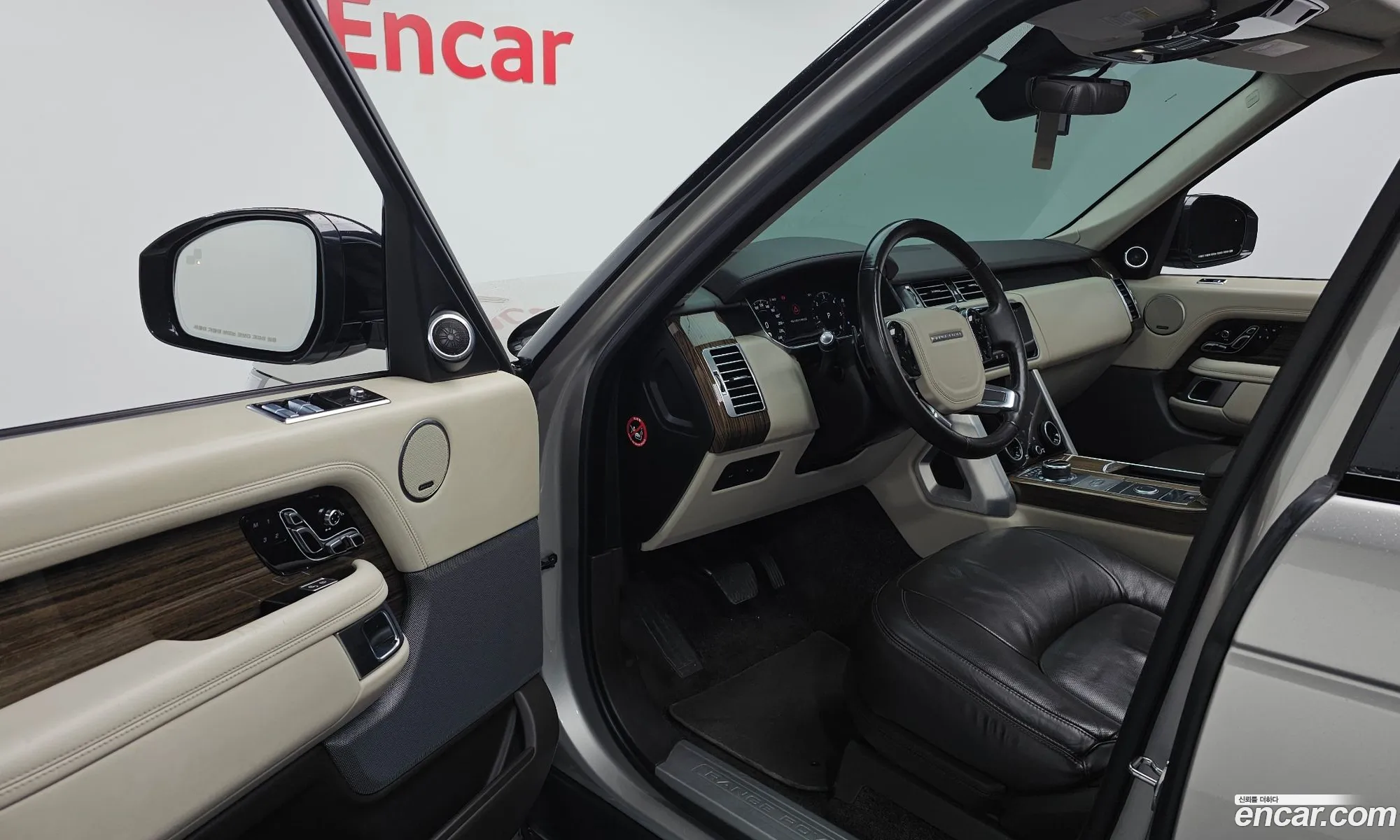 Land Rover Range Rover 2018 SALGA2BJ2JA500758 — 16