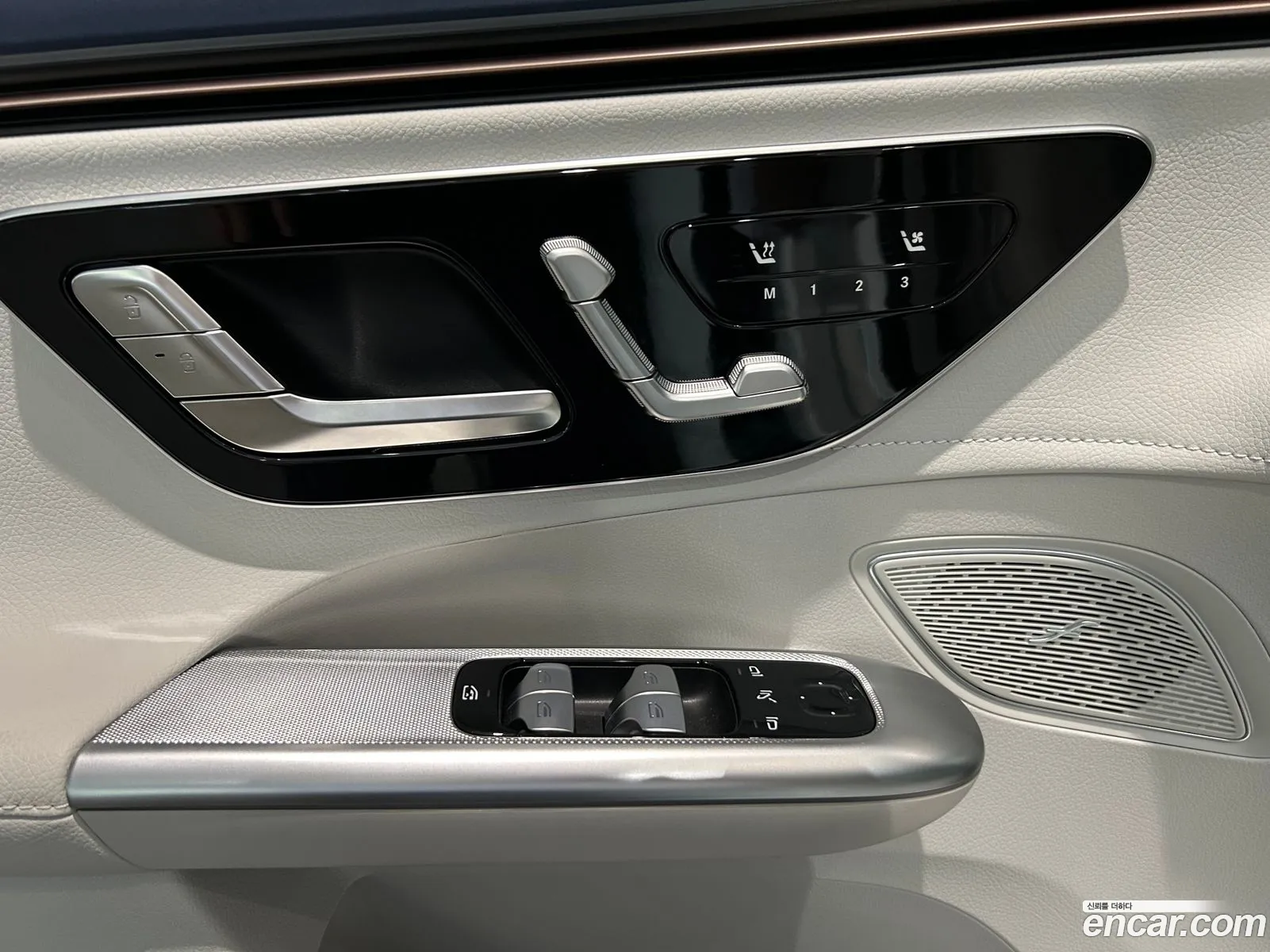 Mercedes-Benz EQE SUV X294 2026 — 12